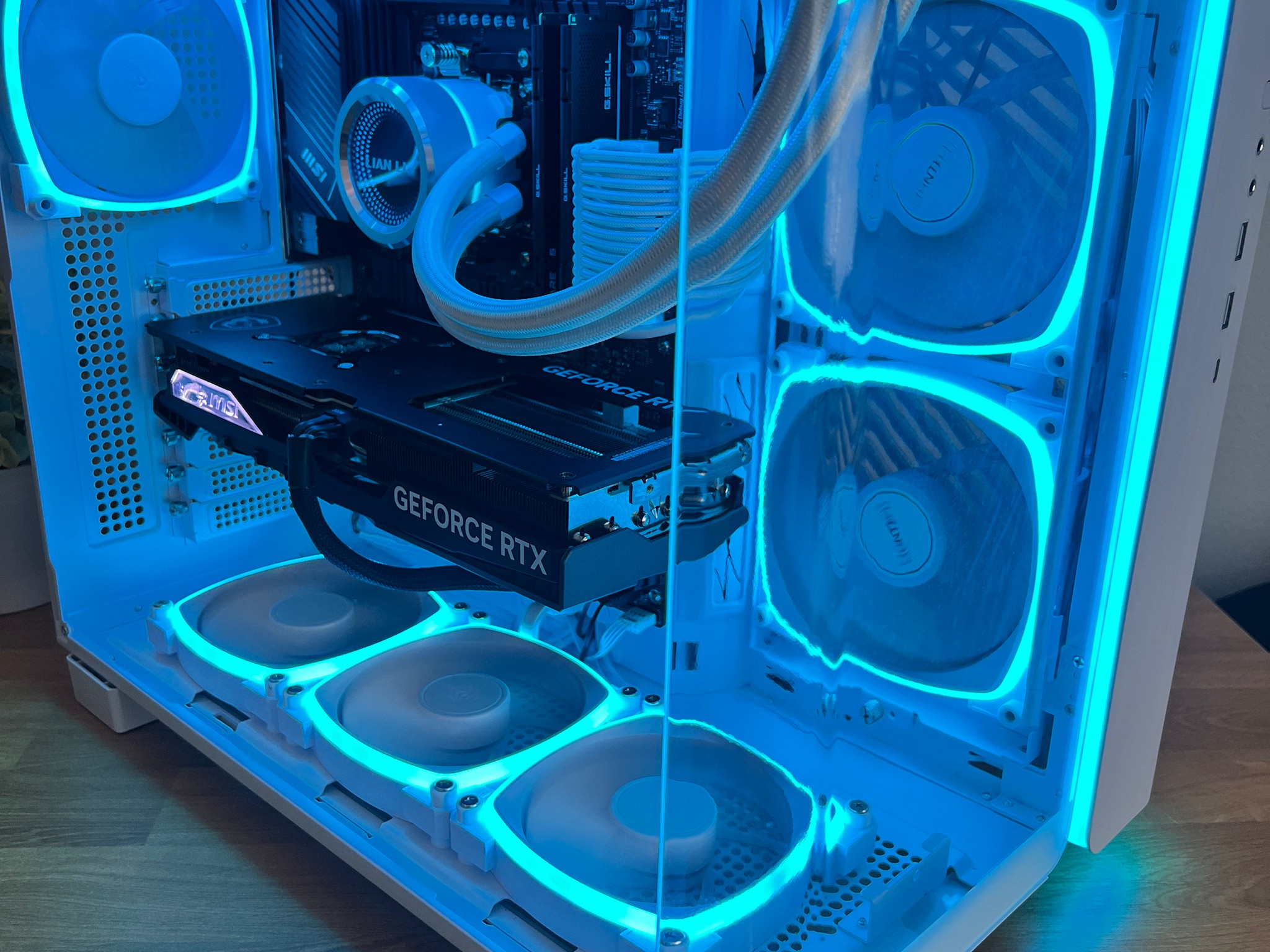 RTX 4070 TI | Ryzen 7 7700x | 32gb DDR5 | 1tb M.2 Gen4 | Gaming PC