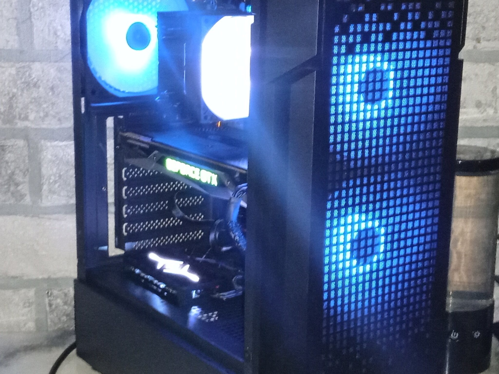 Gaming Pc/Ryzen 5 1600/Gtx 1080/512 SSD/16GB DDR 4/600W PSU/WIN11 PRO/WIFI