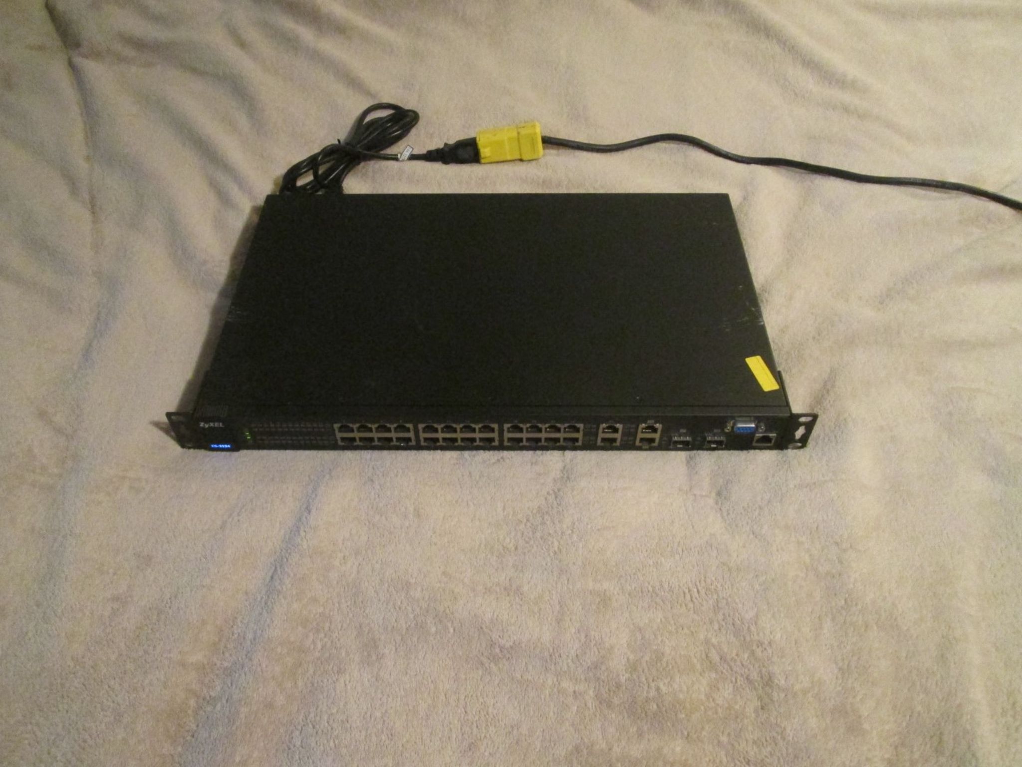 Zyxel Es-3124 Ethernet Switch 24 Port