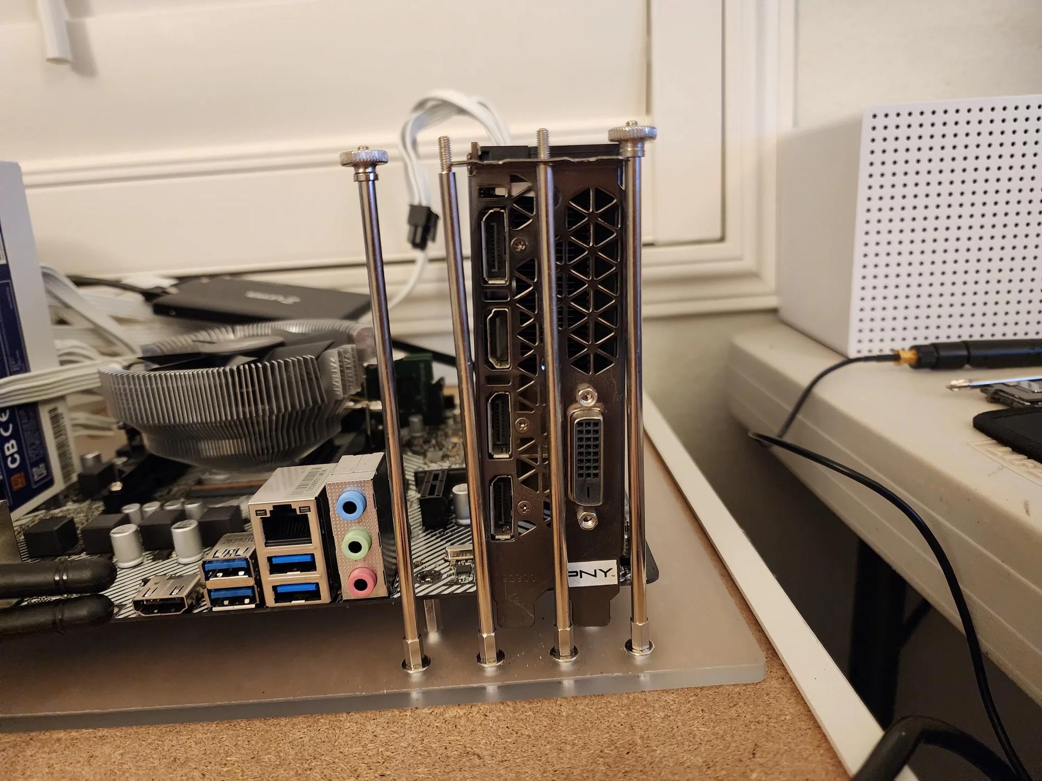 NVIDIA GeForce GTX 1070 8GB GDDR5 *Loud Fan