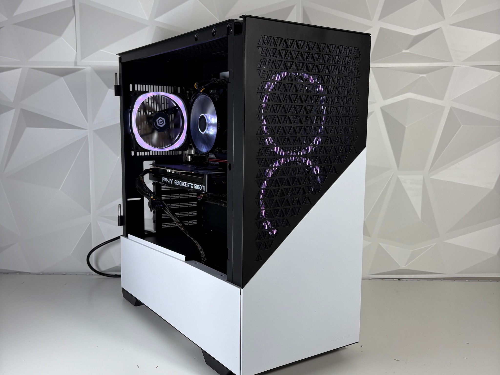 Clean White Gaming PC - Nvidia RTX 5060 Ti 16GB, AMD Ryzen 5 7600, 16GB DDR5, 1TB SSD