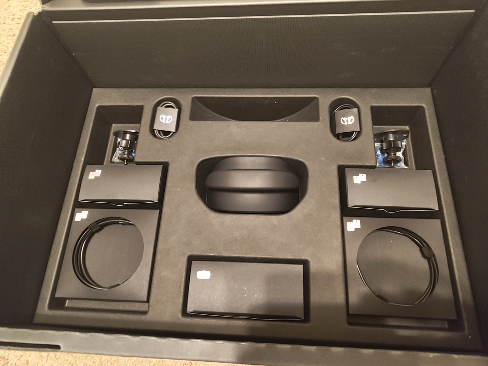 Valve Index Full Kit (Headset, Base Stations, Controllers, Mounts, Box) - Used