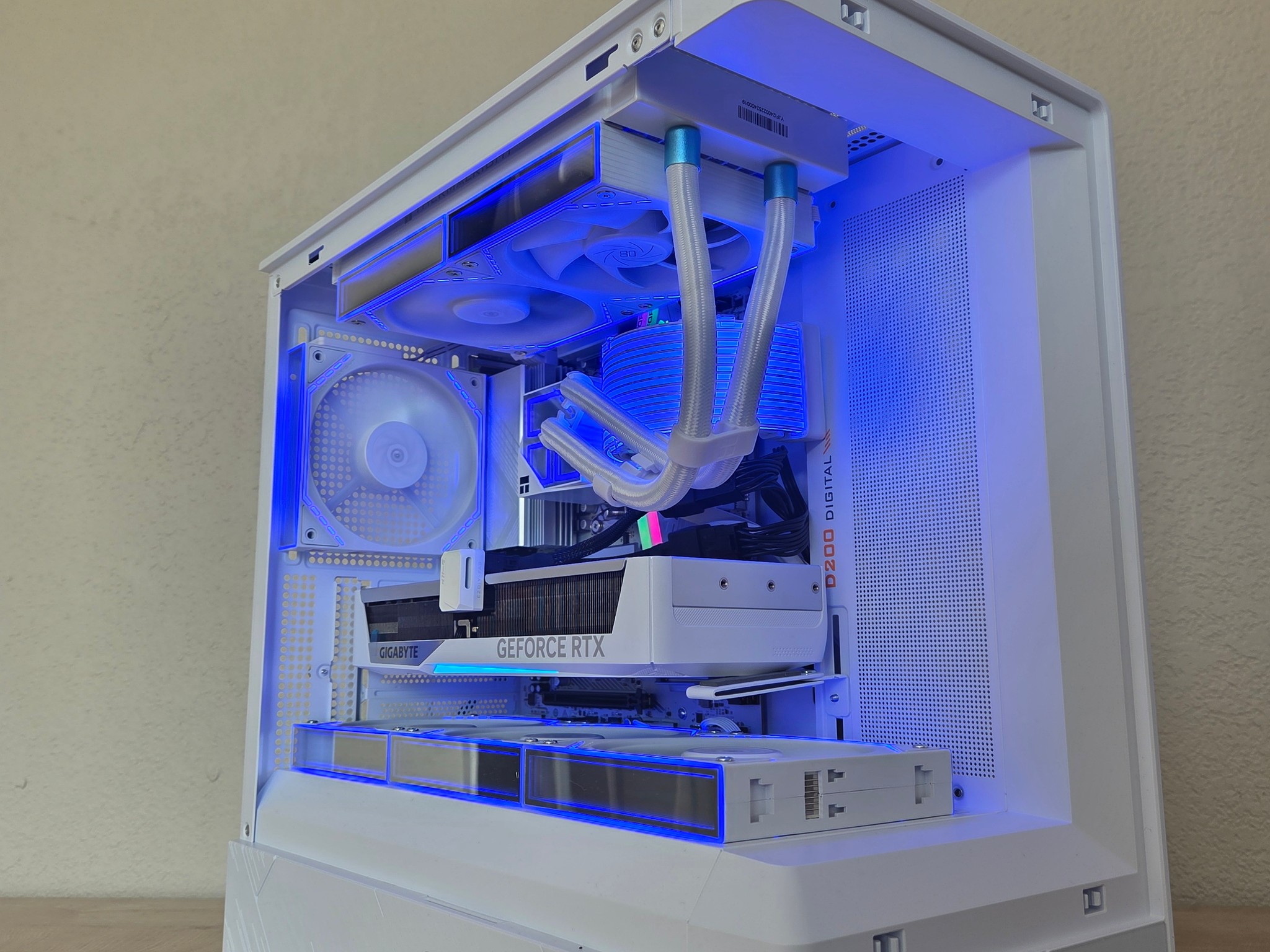 ❄️🤍 Frost Infinity | RTX 5070 | Ryzen 5 7600X | LCD Screen Display | 1.5TB Storage 🤍❄️