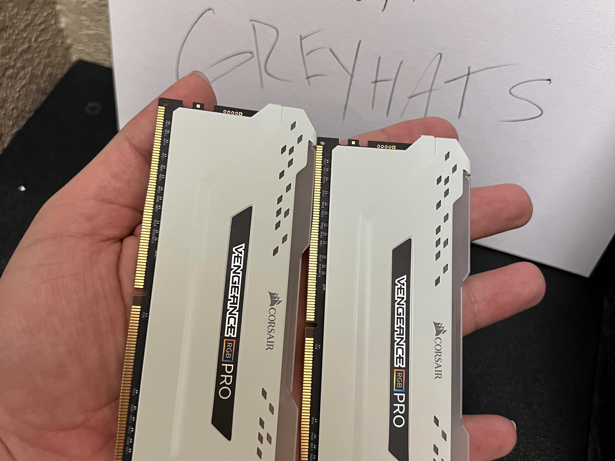 White Corsair Vengeance RGB Pro 32GB (2x 16 GB) WITH ADDITIONAL NON DRAM LIGHT KIT 