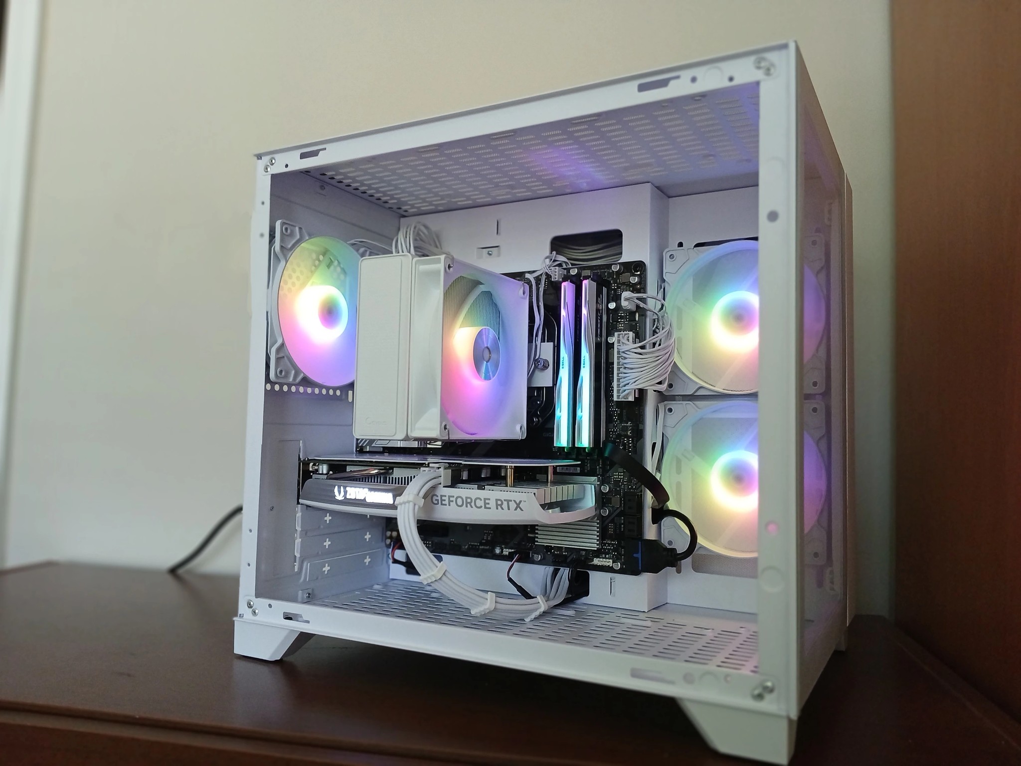 White AM5 | RTX 4060 | Ryzen 5 8400F | 32GB RAM
