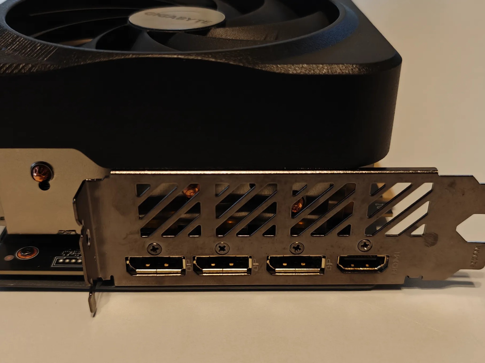 GIGABYTE GAMING GeForce RTX 4090 24GB GDDR6X (OPEN BOX, RETAIL BOX DAMAGE)