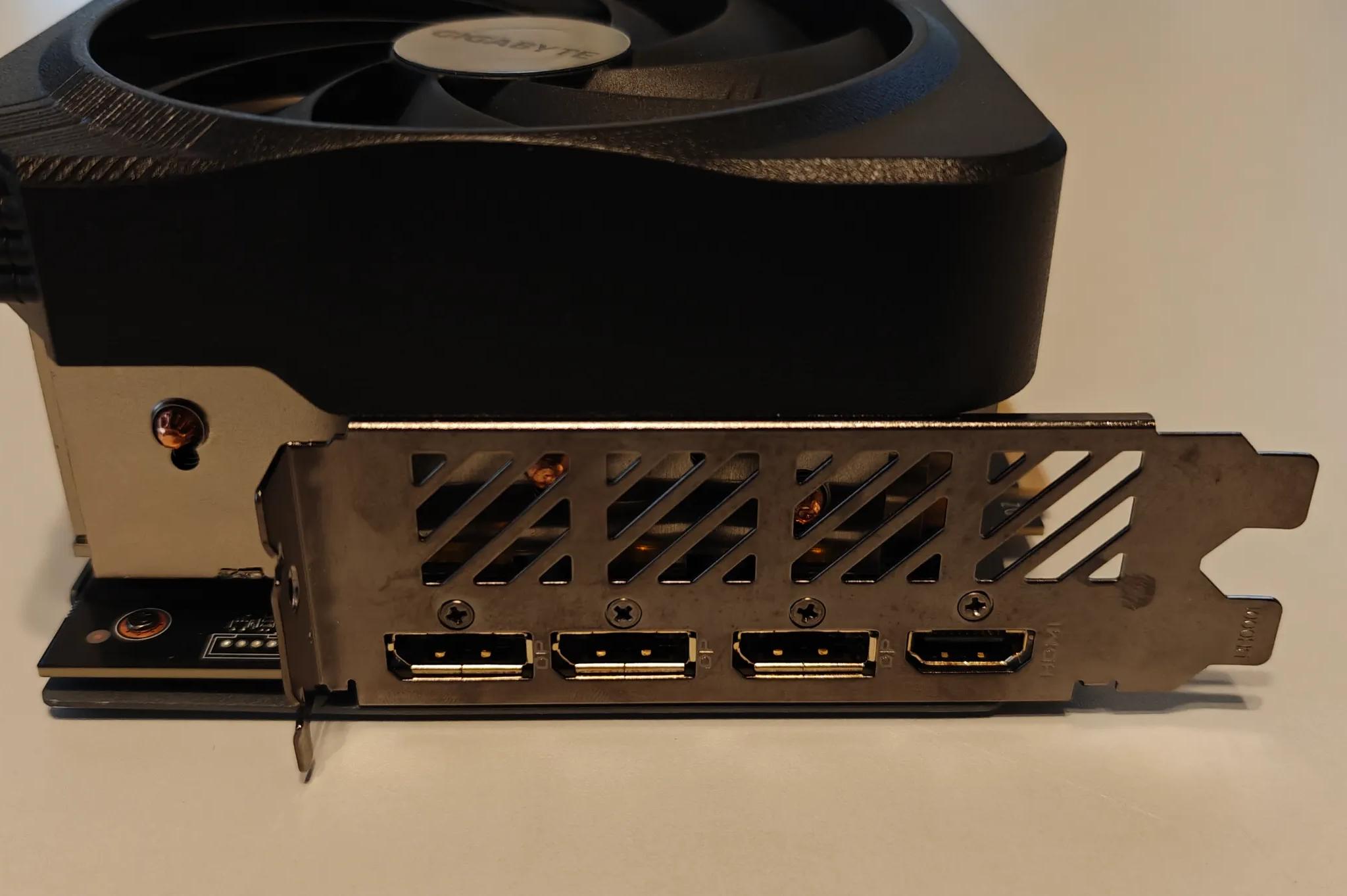 GIGABYTE GAMING GeForce RTX 4090 24GB GDDR6X (OPEN BOX, RETAIL BOX DAMAGE)