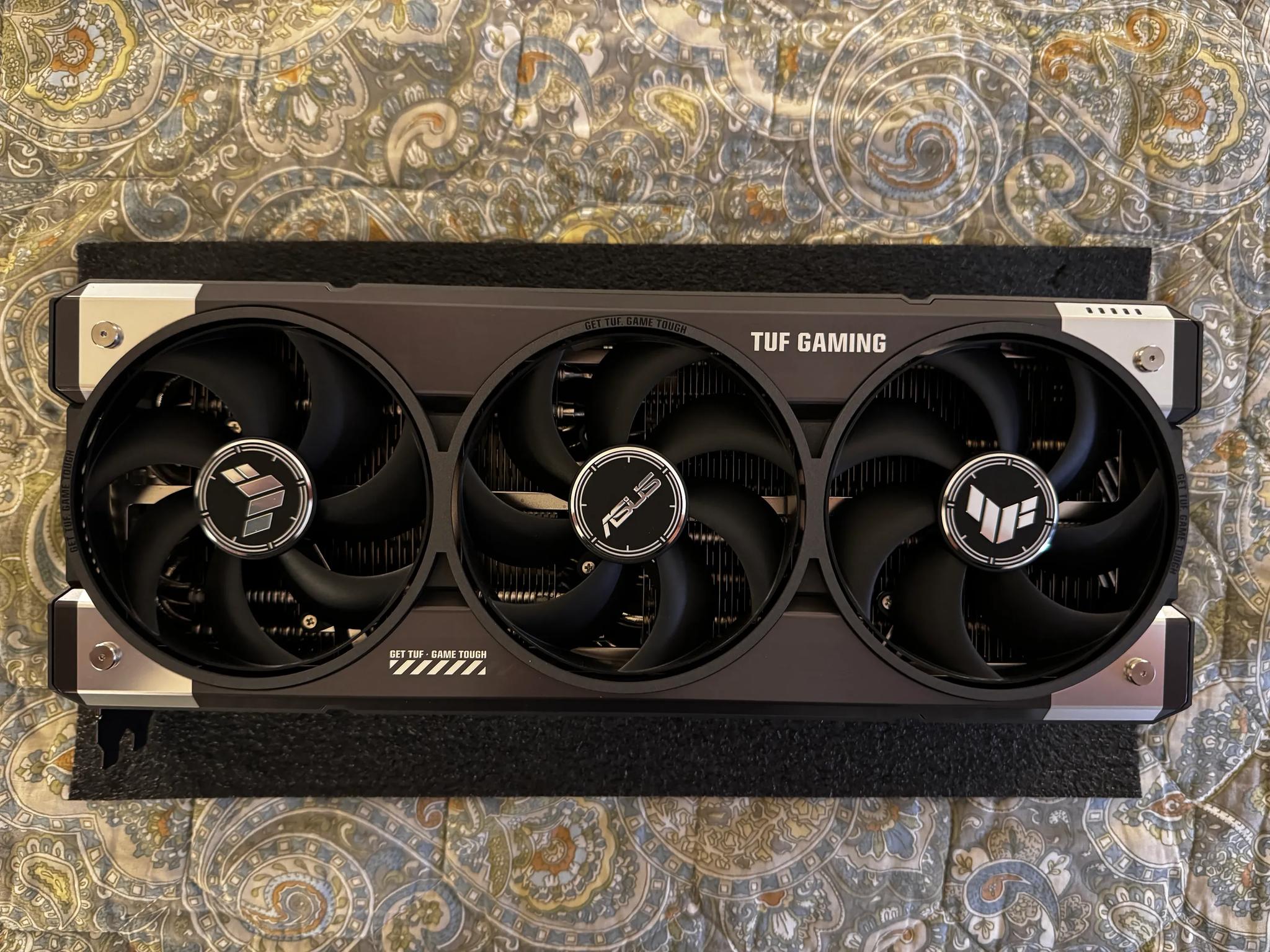 ASUS - TUF Gaming NVIDIA GeForce RTX 5080 16GB GDDR7 PCI Express 5.0 Graphics