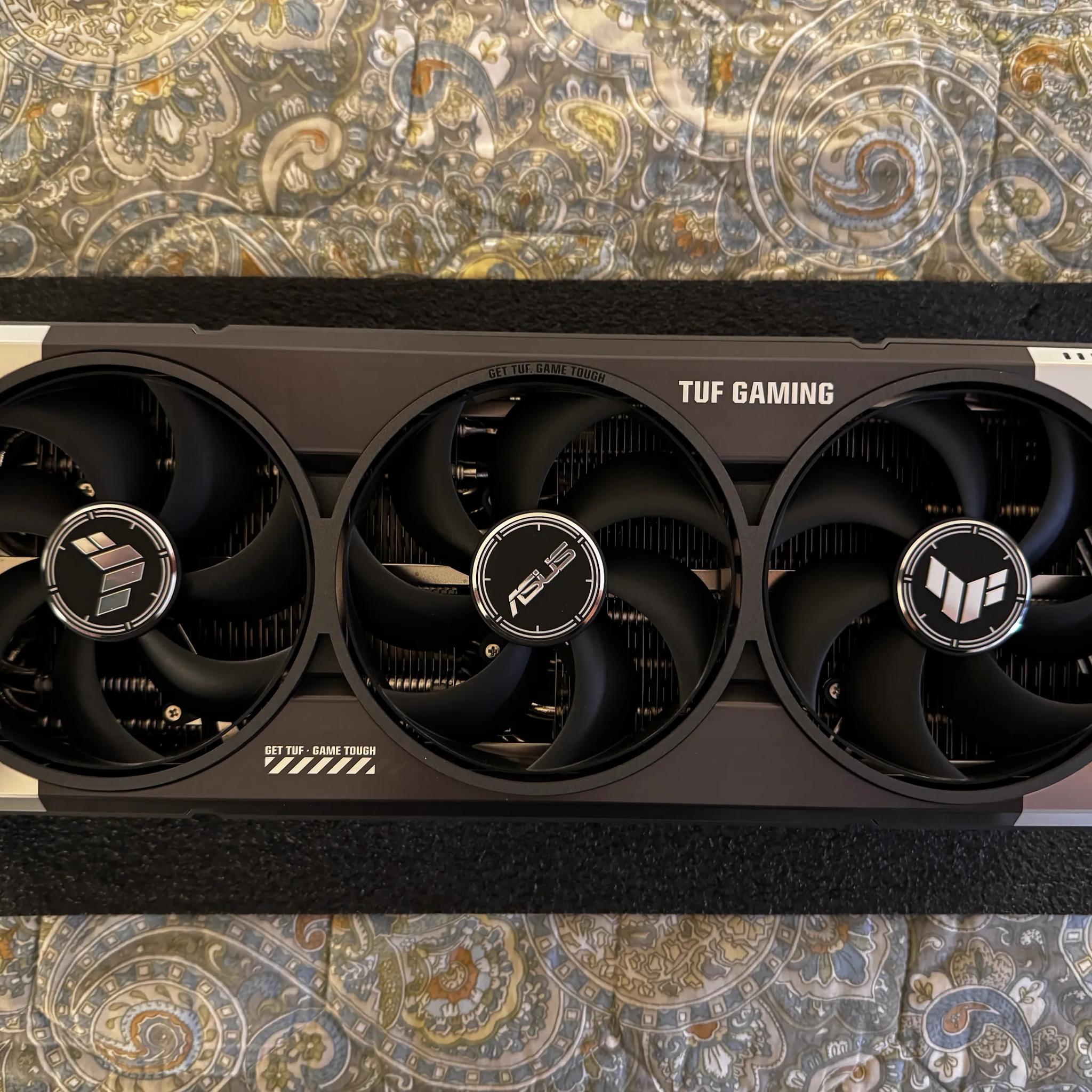ASUS - TUF Gaming NVIDIA GeForce RTX 5080 16GB GDDR7 PCI Express 5.0 Graphics