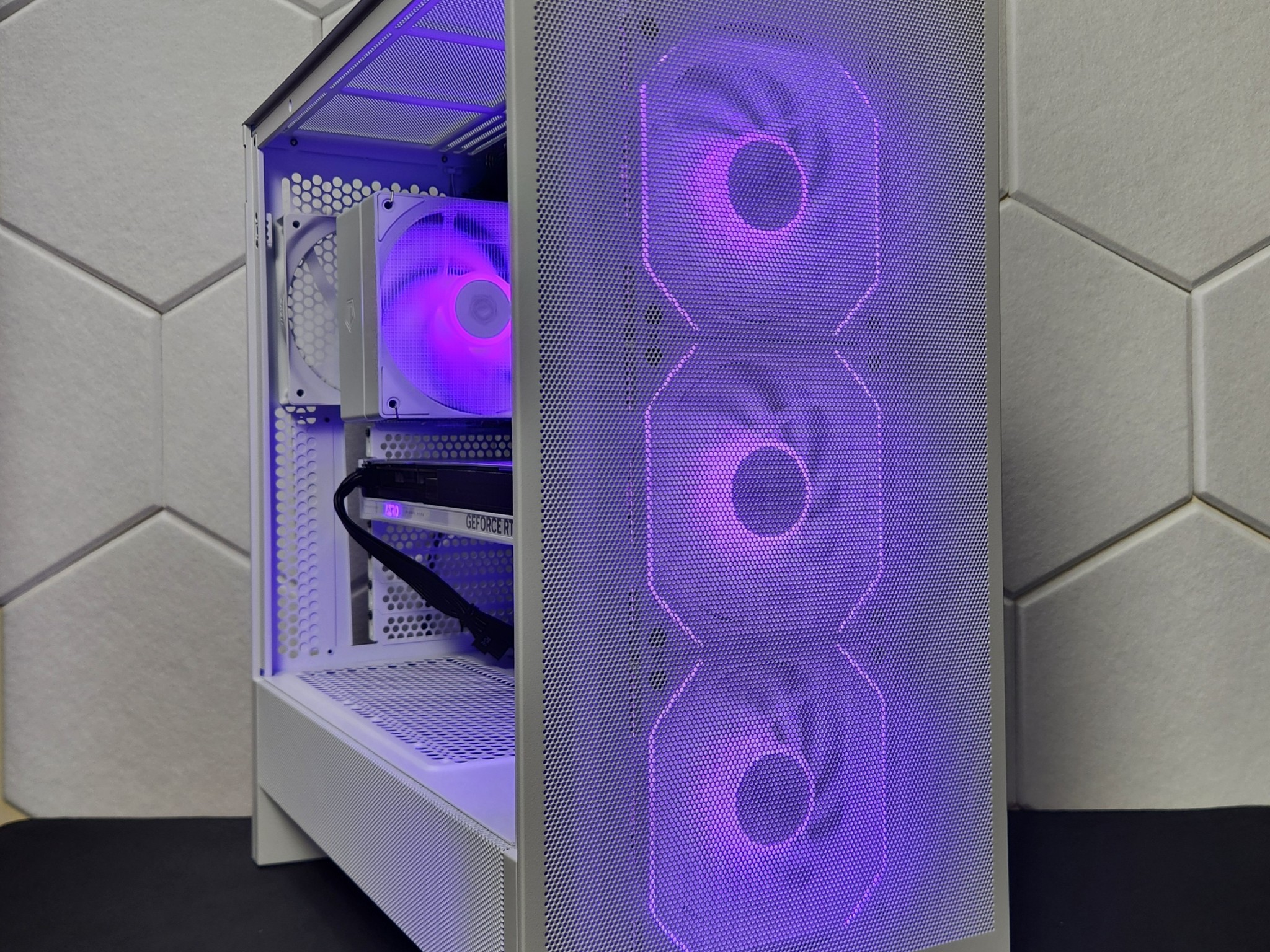 "Athena" RTX 5060 | Ryzen 5 7600X | 16GB DDR5 | 1TB SSD | WIFI+BT