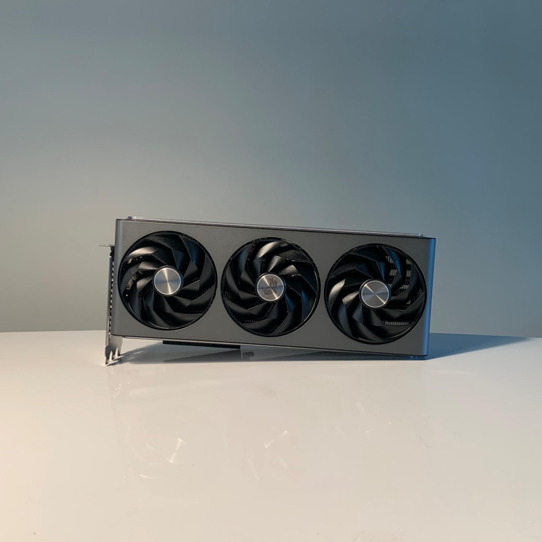 RX 7900XTX: Open Box Saphire Nitro+