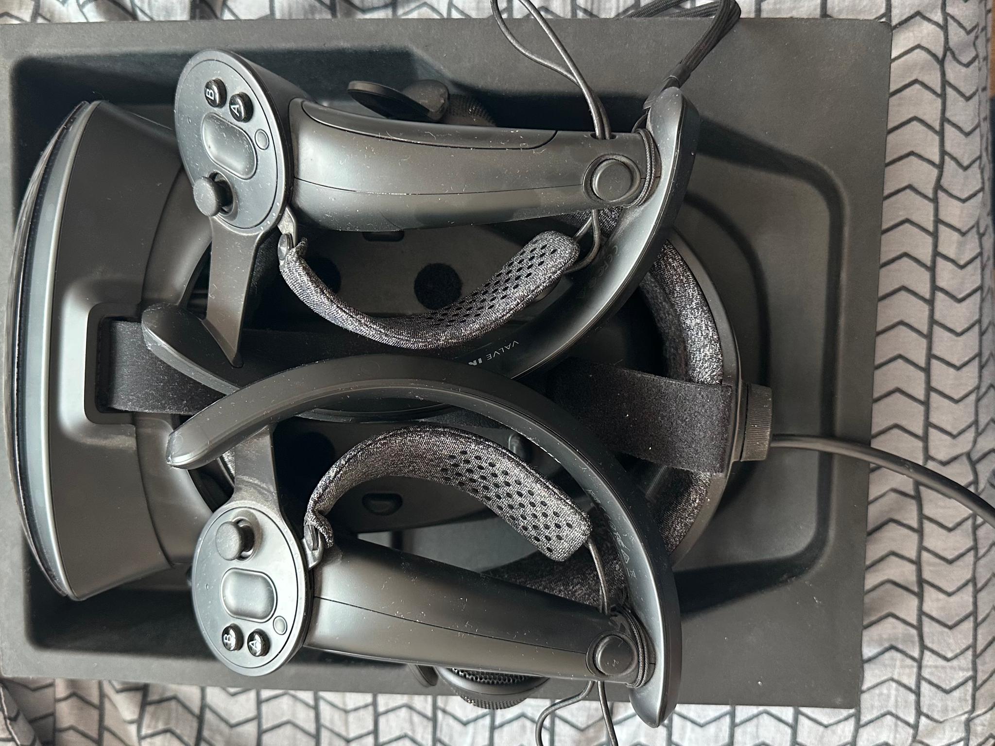 Valve Index Headset, Base Stations, Controllers