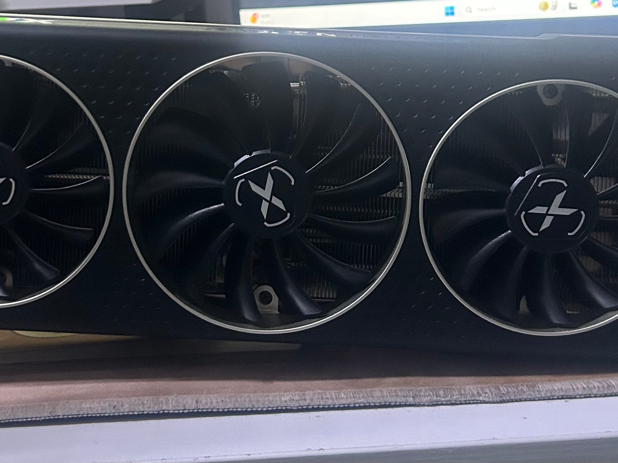 XFX SPEEDSTER MERC 319 RX 6750XT