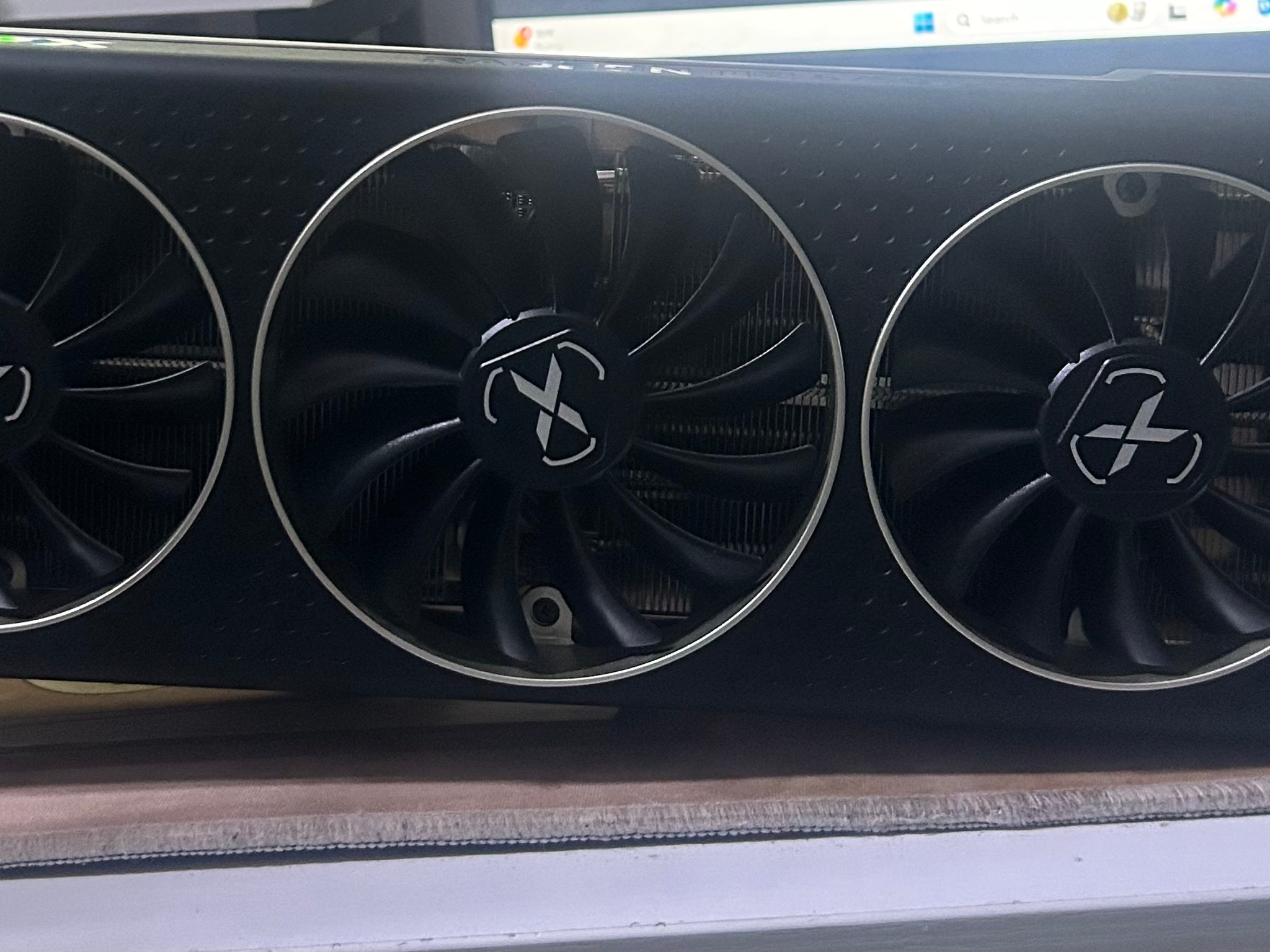 XFX SPEEDSTER MERC 319 RX 6750XT