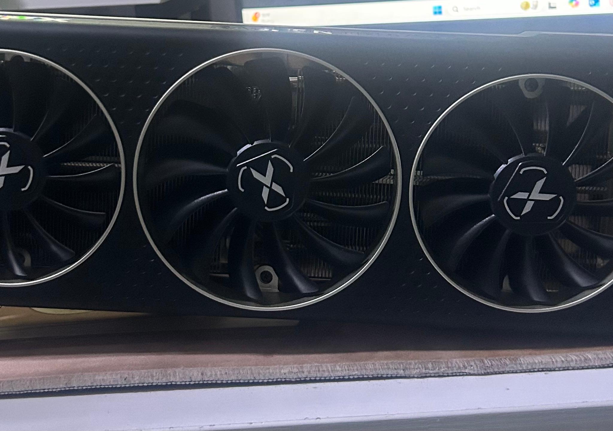XFX SPEEDSTER MERC 319 RX 6750XT
