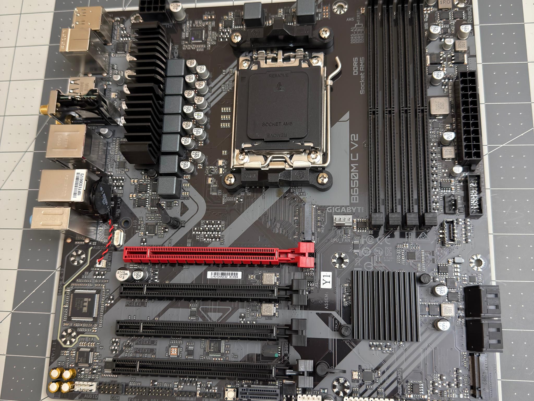 GIGABYTE B650M C V2 - Image 1