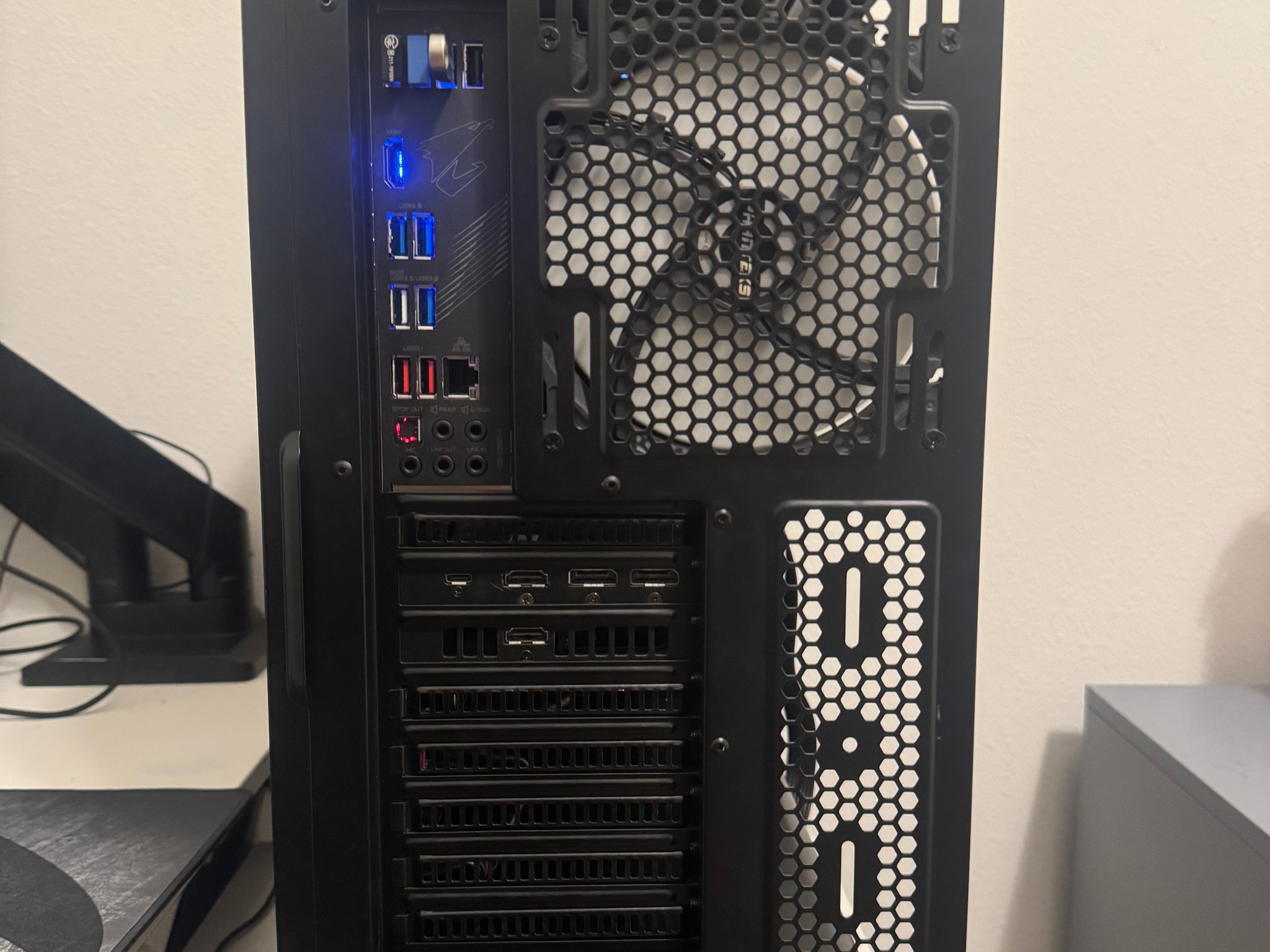 Gaming PC | RTX 2070 Super |  Ryzen 9 3900X | 32GB RAM | 1TB SSD | Razer Keyboard & Mouse