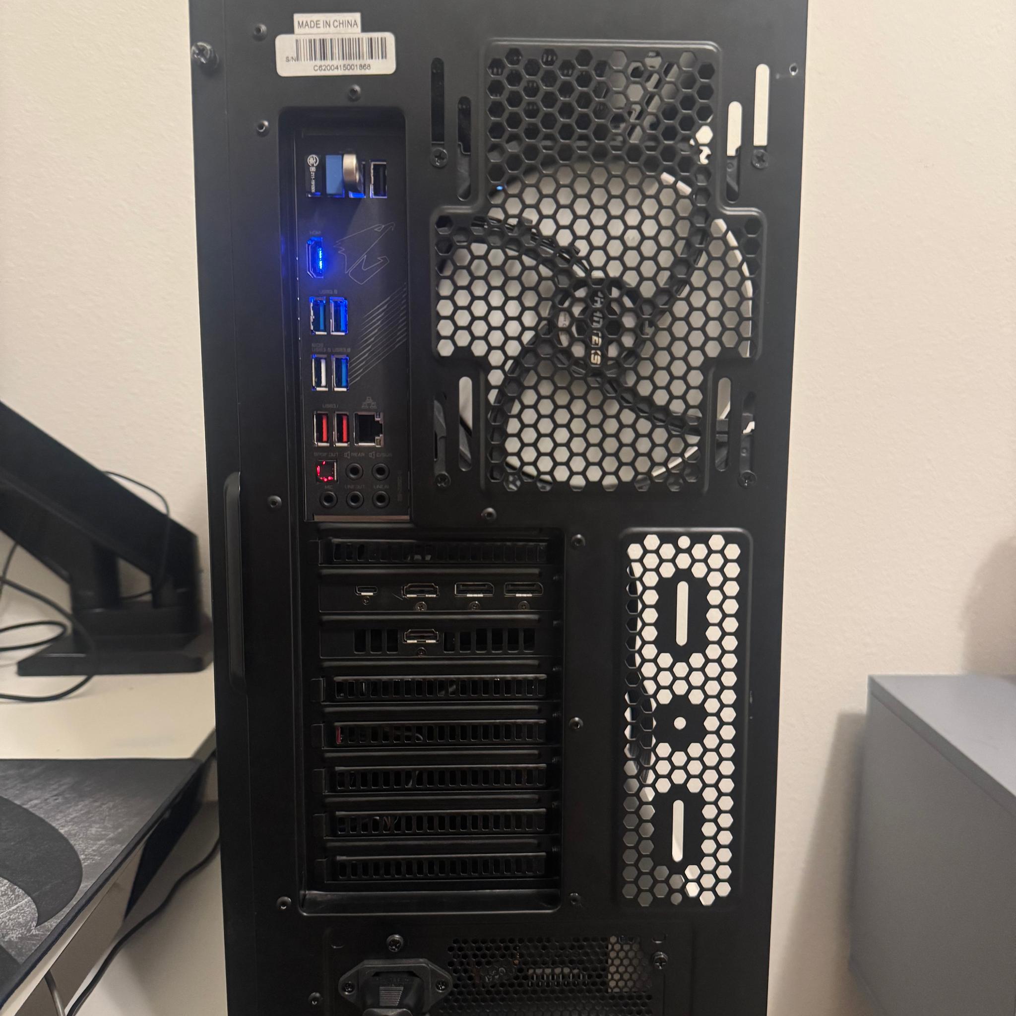 Gaming PC | RTX 2070 Super |  Ryzen 9 3900X | 32GB RAM | 1TB SSD | Razer Keyboard & Mouse