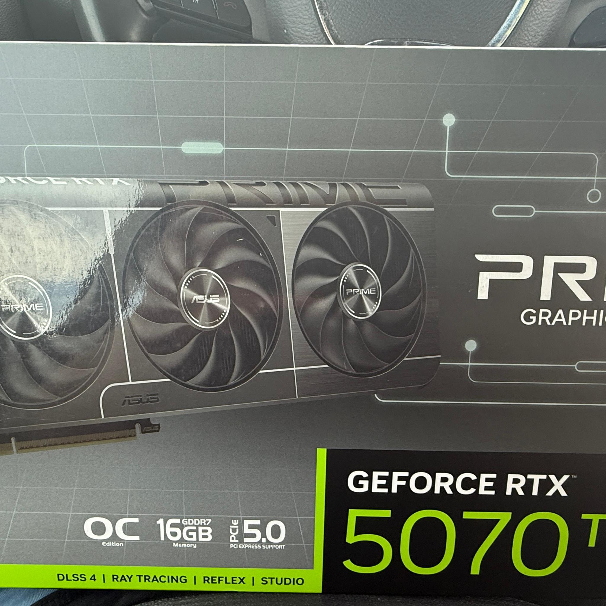 **High End Gaming/Workstation PC (7950X3D/5070Ti/32GB DDR5-6000 C30/2TB SSD**