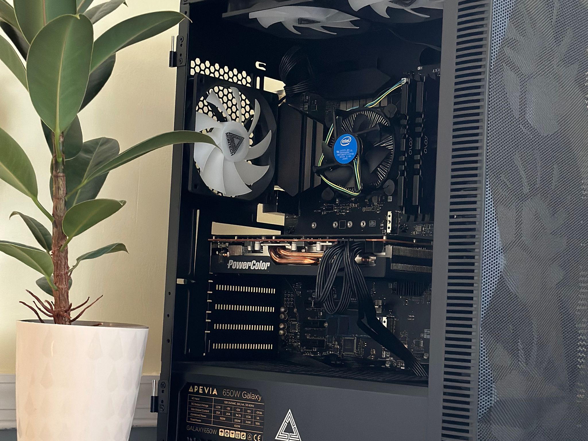 🌈Rainbow Warrior🥷||Custom Gaming PC With Intel i3 10100F and RX 5700 XT