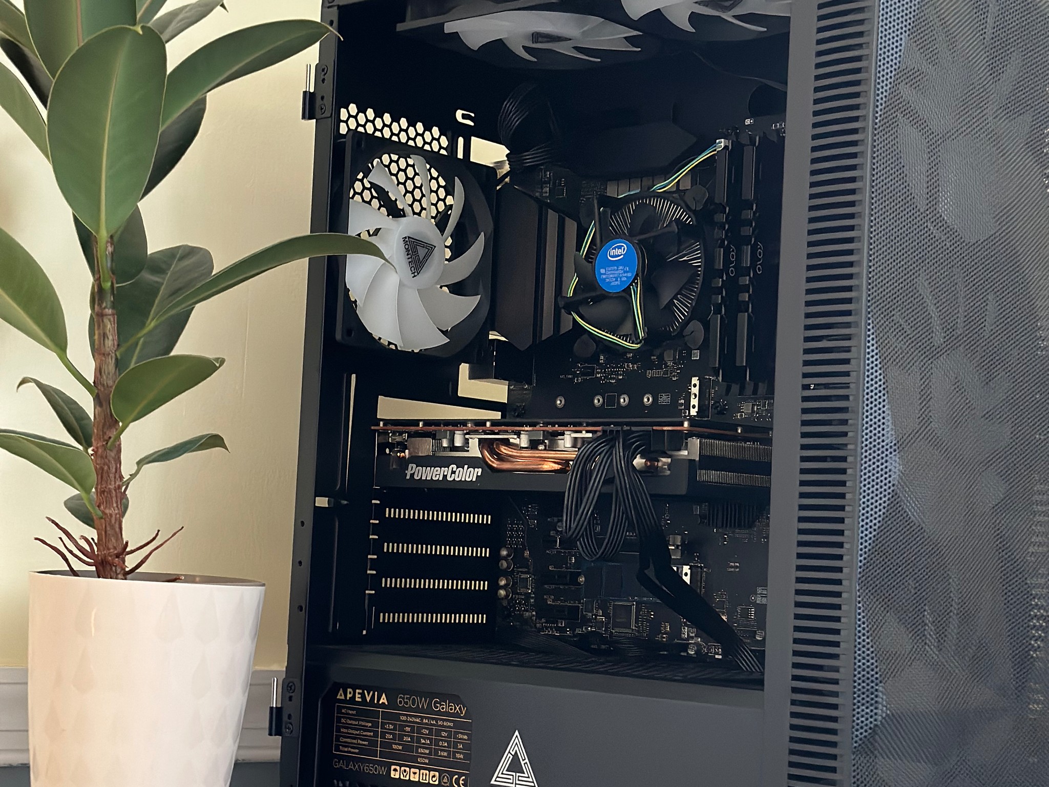 🌈Rainbow Warrior🥷||Custom Gaming PC With Intel i3 10100F and RX 5700 XT