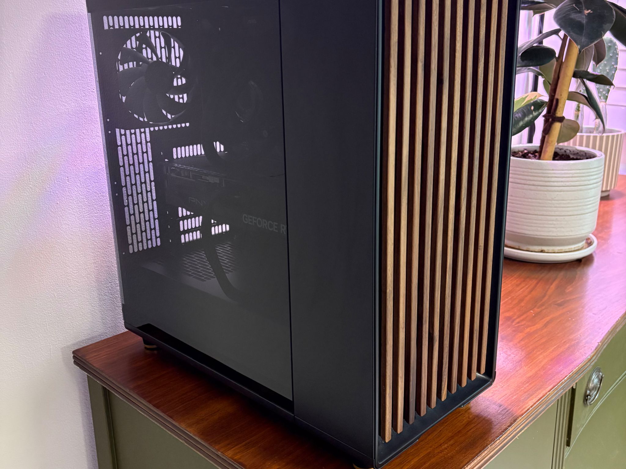 RTX 5070TI | Ryzen 7 7700X | 32GB DDR5 | 2TB SSD | 750W PSU | 5 x Fans | Fractal North ATX TG