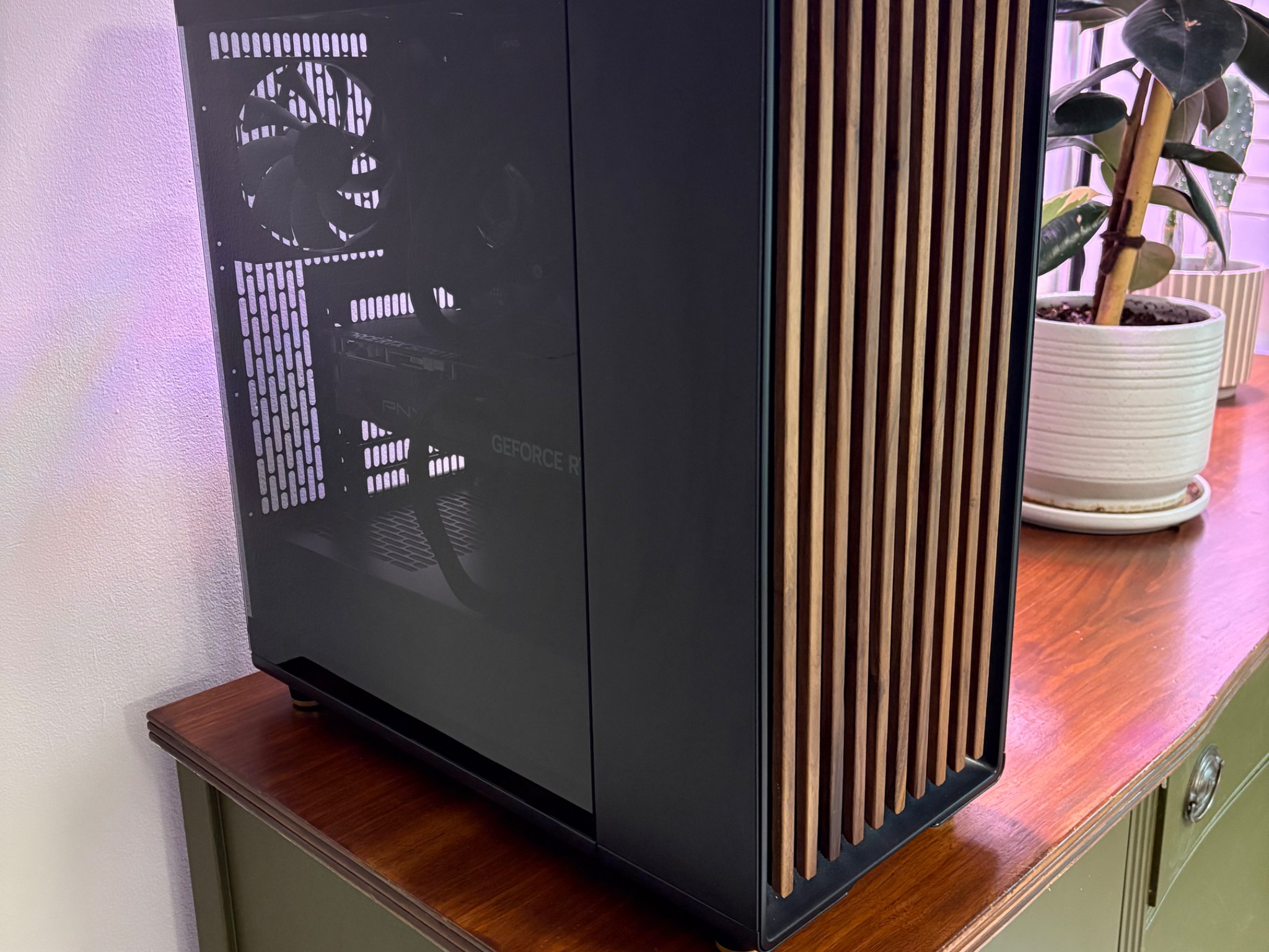 RTX 5070TI | Ryzen 7 7700X | 32GB DDR5 | 2TB SSD | 750W PSU | 5 x Fans | Fractal North ATX TG