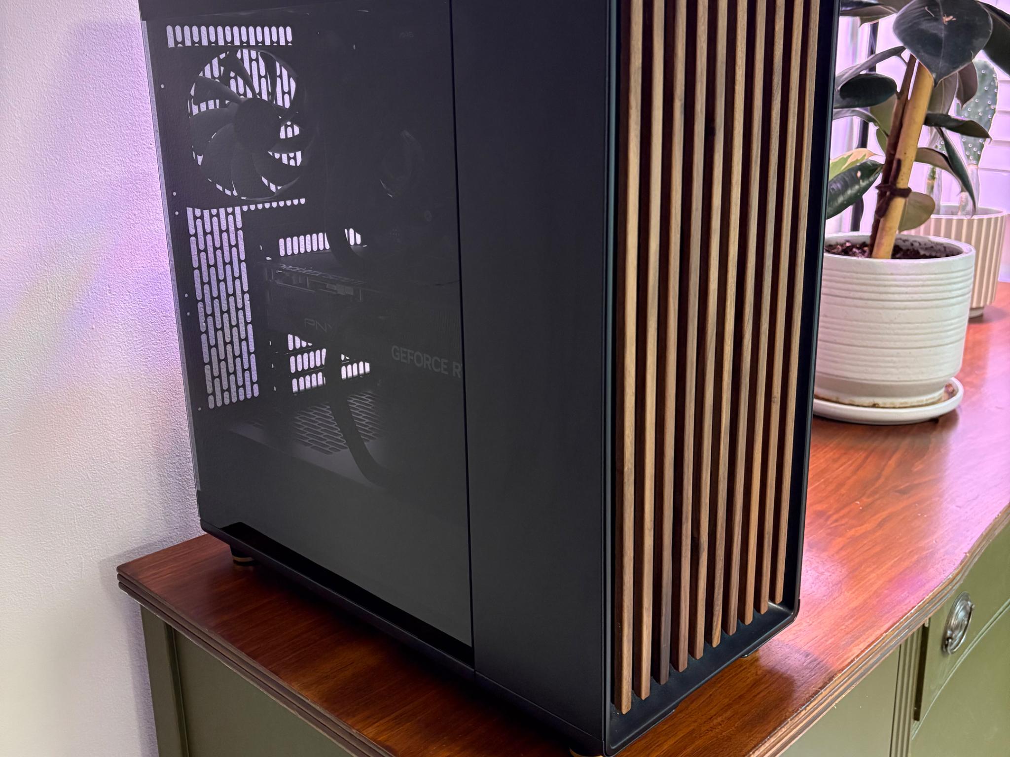 RTX 5070TI | Ryzen 7 7700X | 32GB DDR5 | 2TB SSD | 750W PSU | 5 x Fans | Fractal North ATX TG