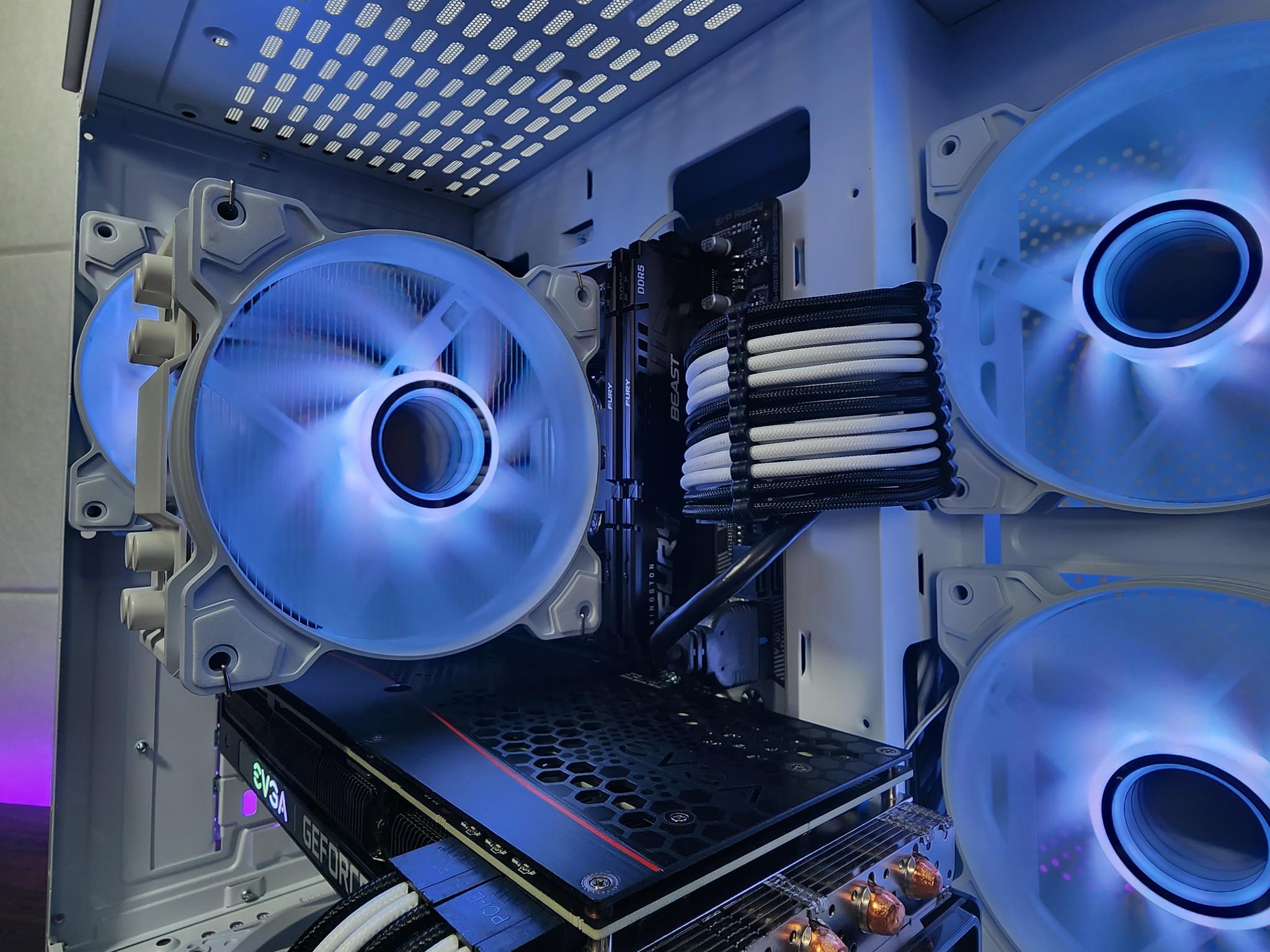 🤍💙 RTX 3070 // Core i5 12400F // 16GB 4800MHz DDR5 // 1TB NVMe Gen 4