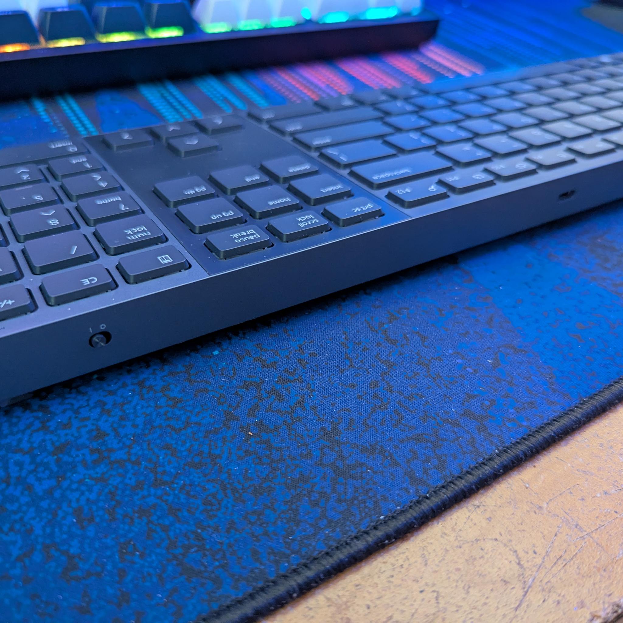 Dell KB900 Keyboard - Low Profile - Backlit - Collaboration Buttons