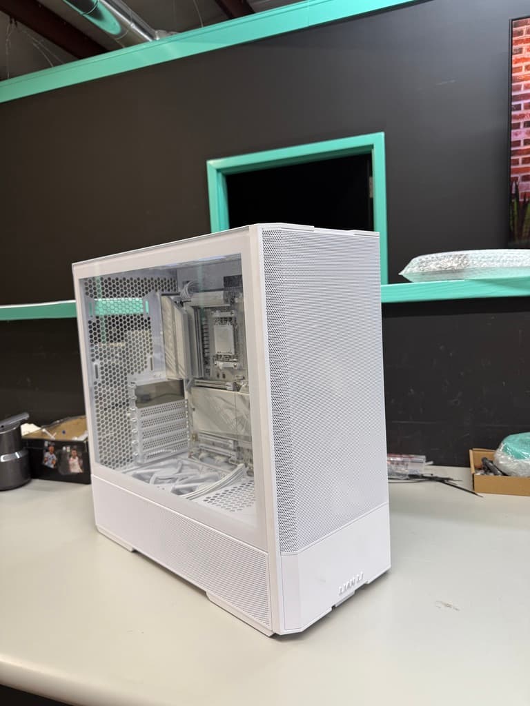 White PC Parts Bundle: B850, RM1000e, Lian Li 207