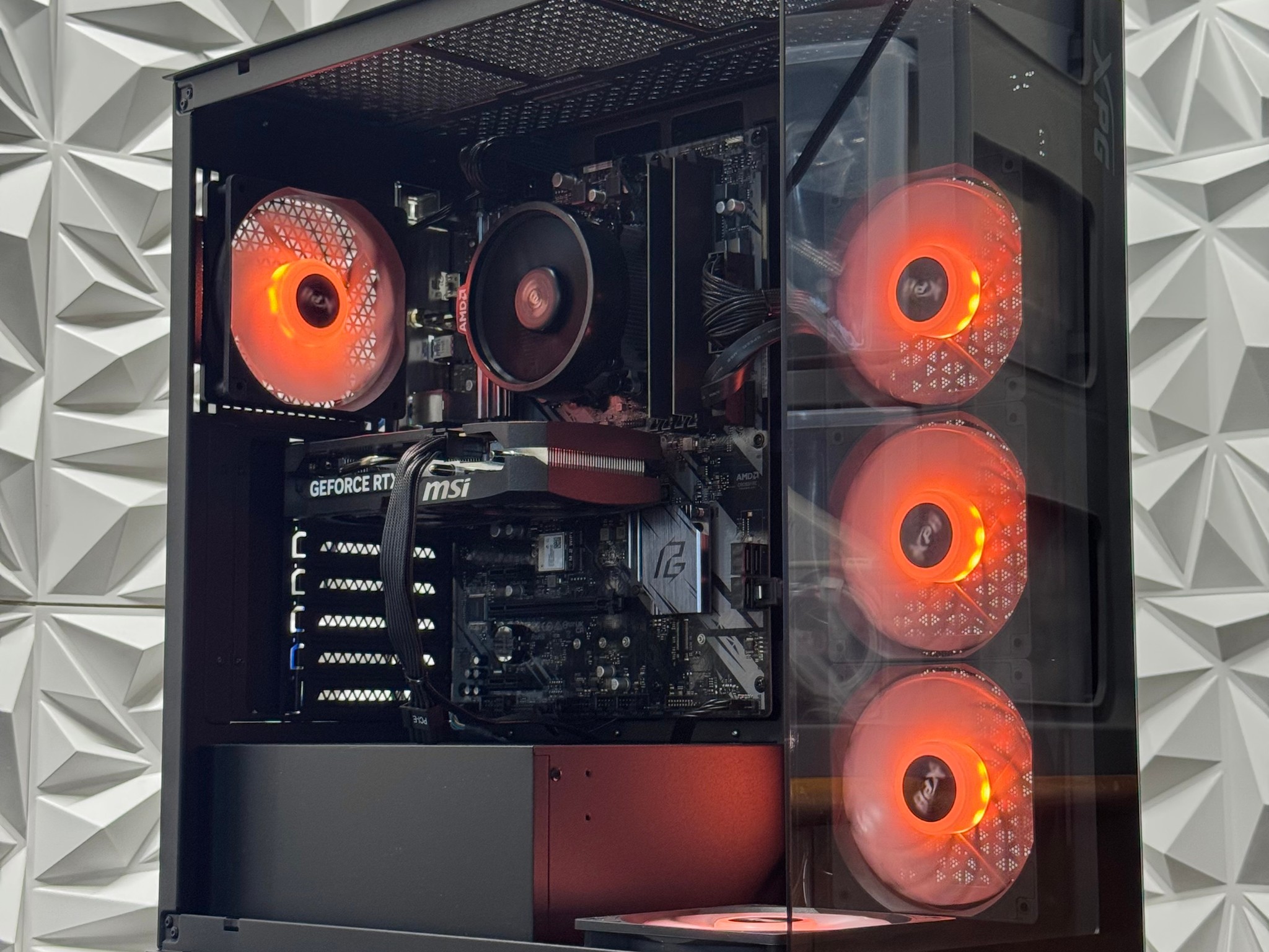 Rtx 5060 / Ryzen 5 5500 / 16GB Ram / 512GB SSD / Windows 11 Pro / RGB control