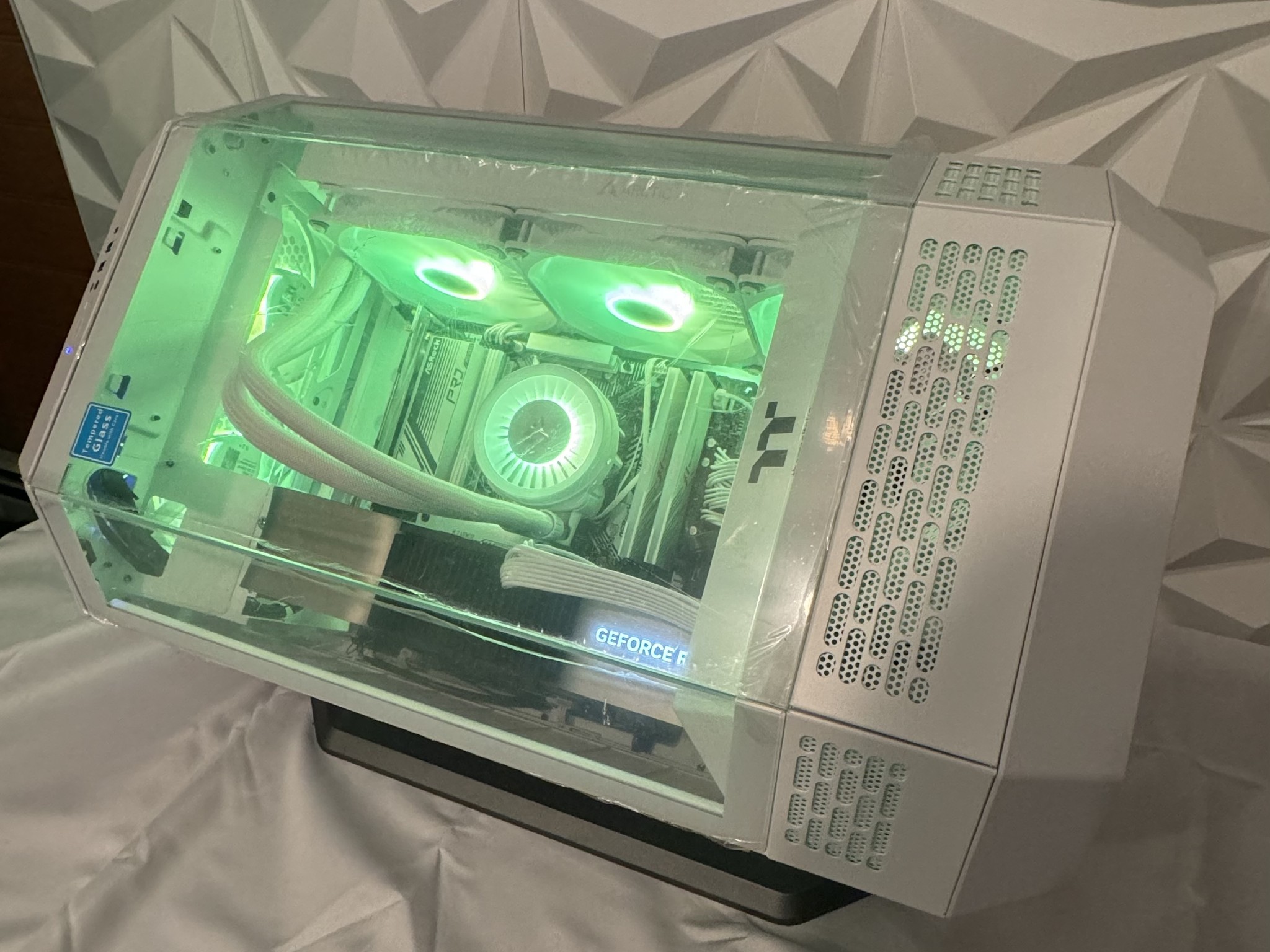 “The Bunny Bourough" RYZEN 9 7900X, RTX 4080 Founder, 64gb DDR5, WI-FI 6, 2TB nvme Free 4tb DR Read