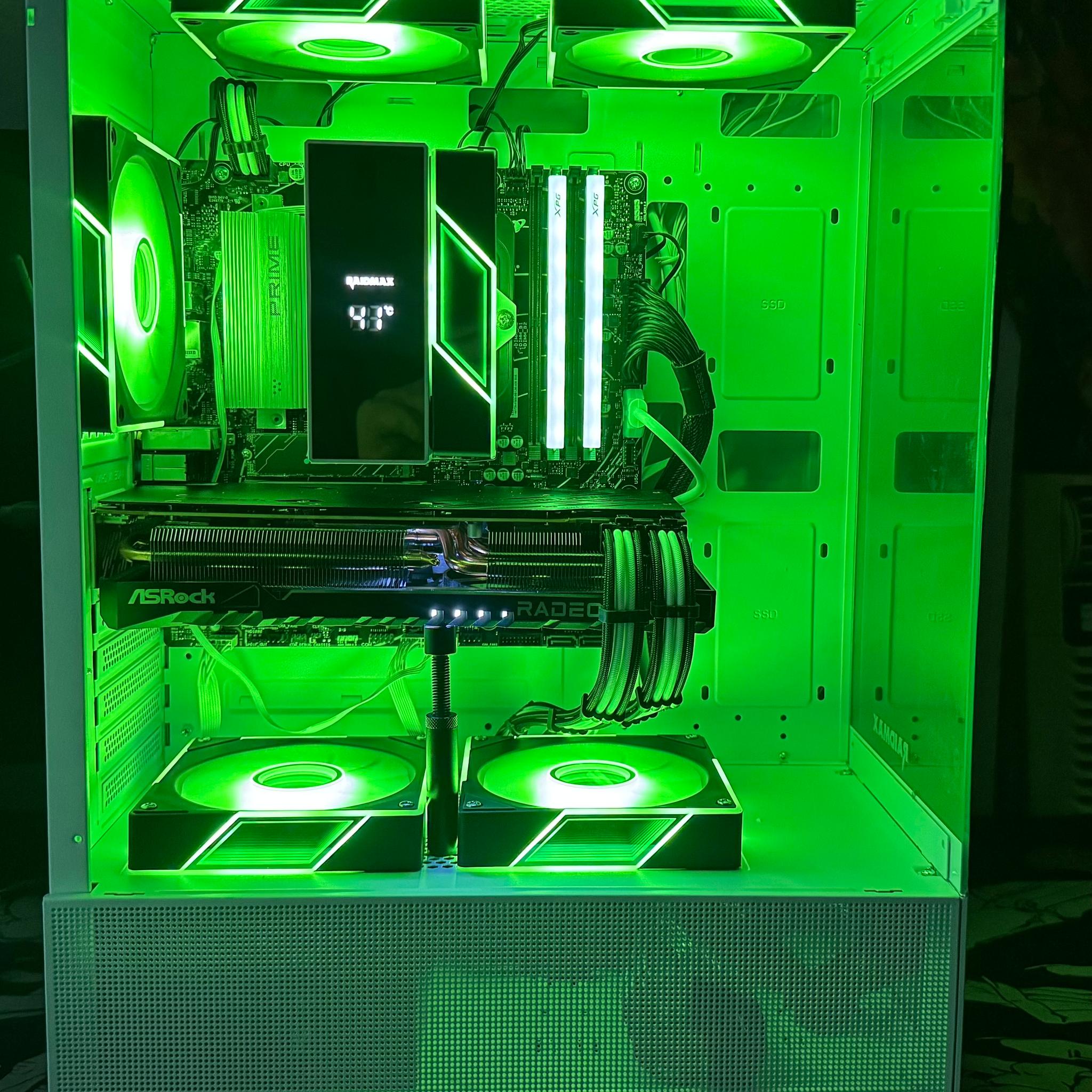 Gaming PC / content creation | AMD Radeon RX 7700 XT| Ryzen 7 | 32GB RAM | WINDOWS 11 Home | WiFi an