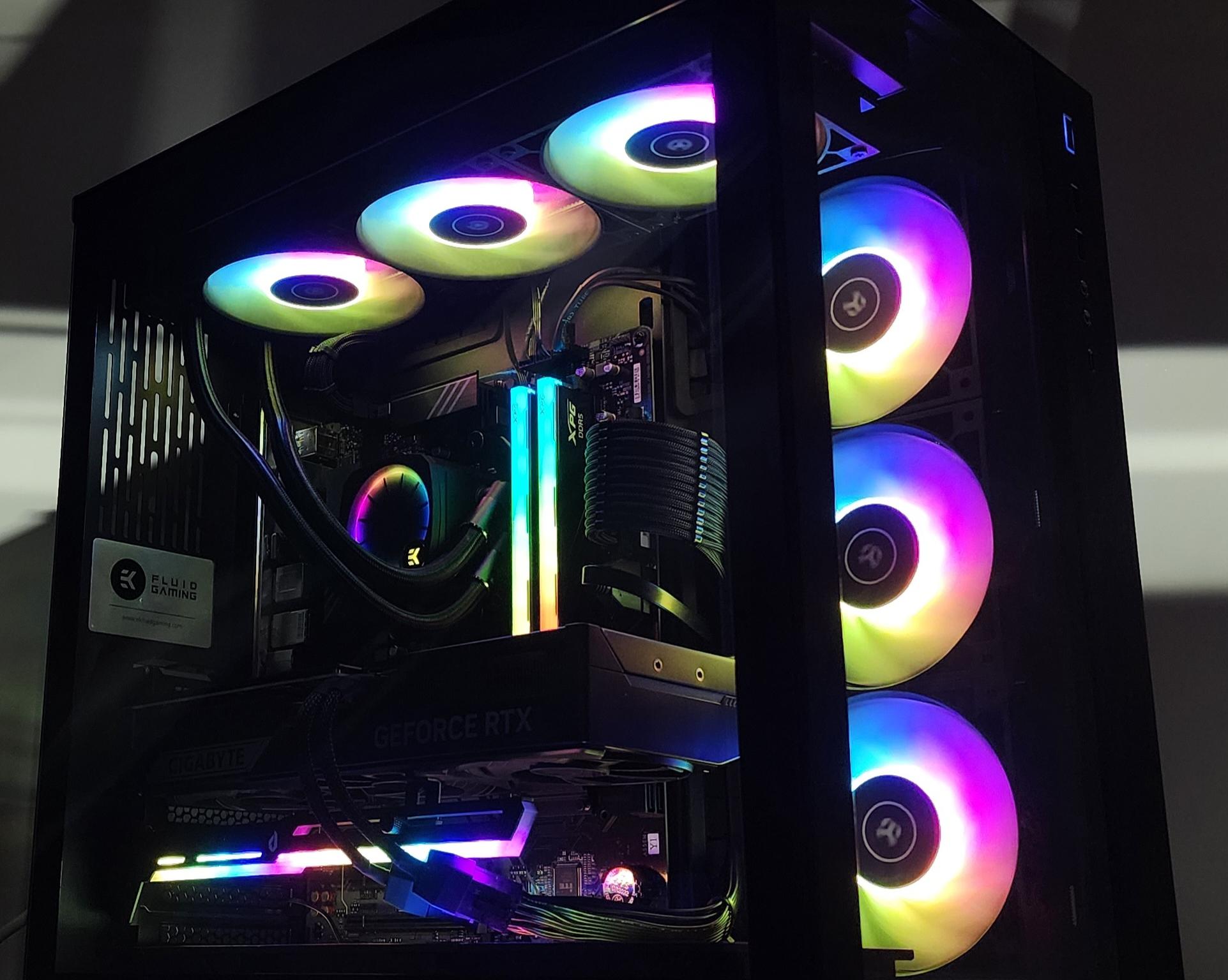 Gaming PC Ryzen 7 9700X 32GB RAM 2TB SSD RTX 5070 Ti 16GB Windows 11 Computer