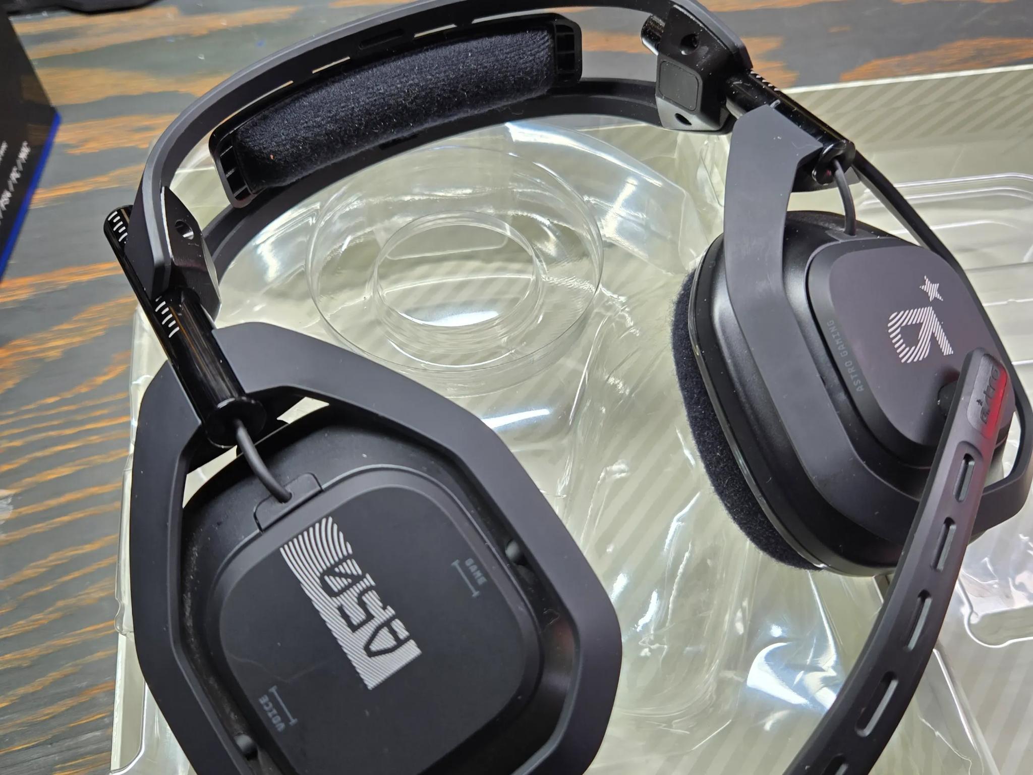 Like NEW Astro A50 + Base Station