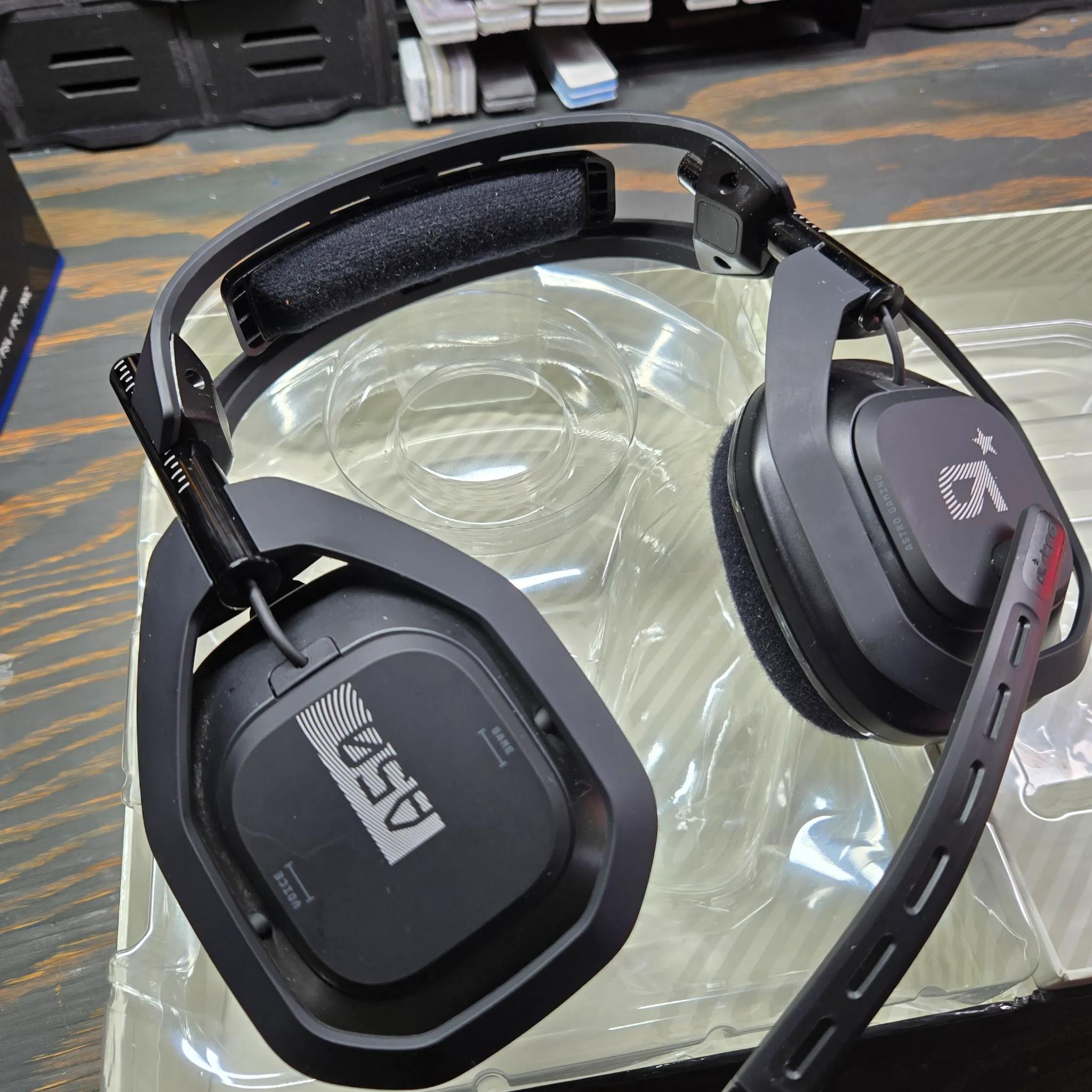 Like NEW Astro A50 + Base Station