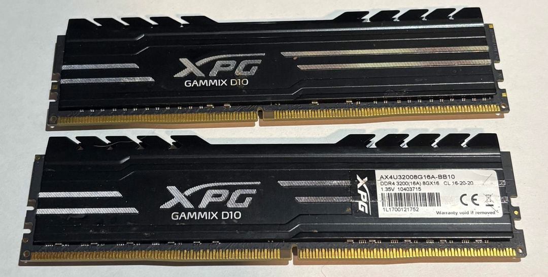 XPG Gammix D10 16GB (2x8GB) DDR4 3200MHz CL16 Gaming Memory Kit