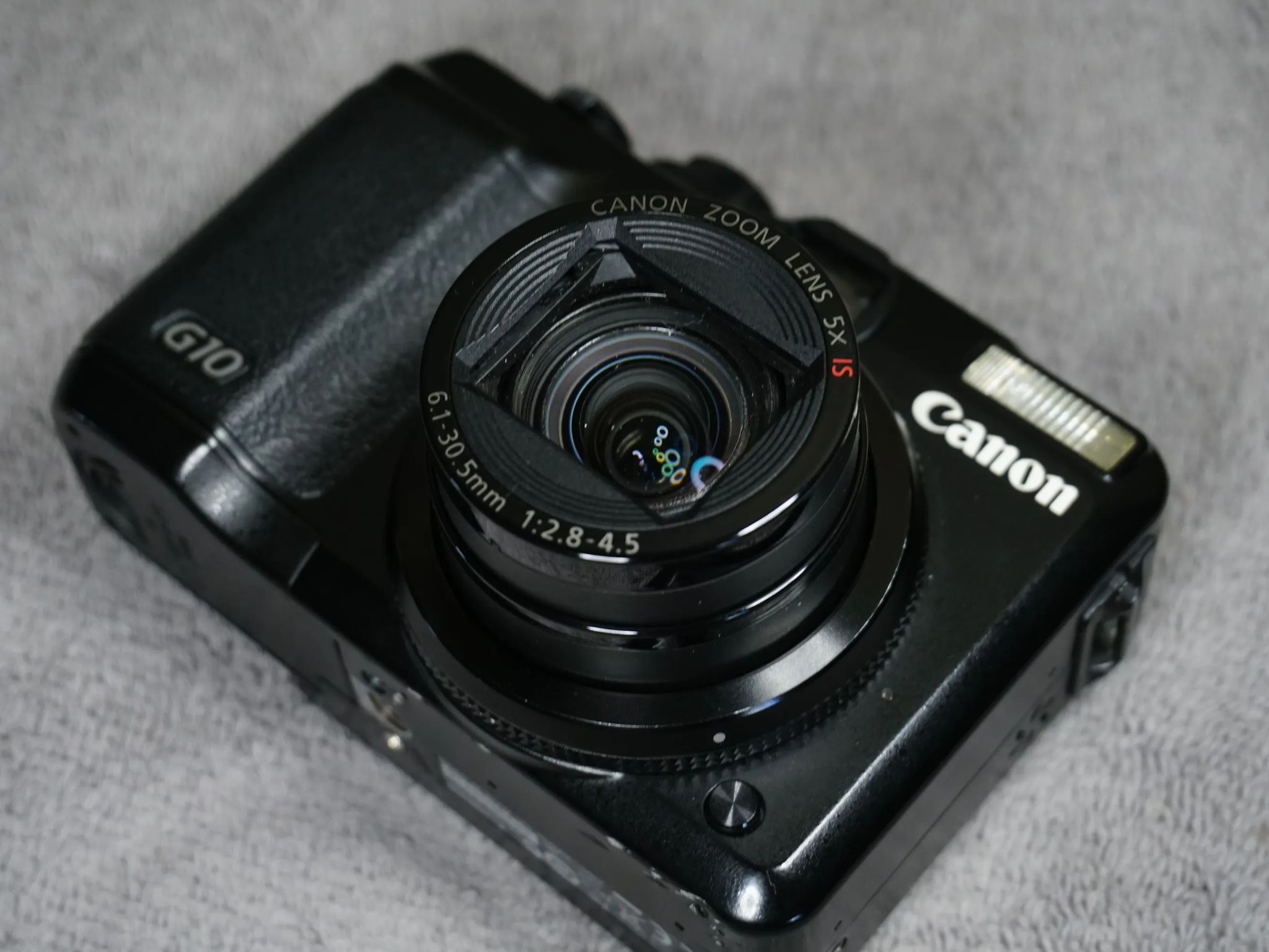 Canon PowerShot G10 14.7MP Digital Camera WITH 2 Batteries & Charger