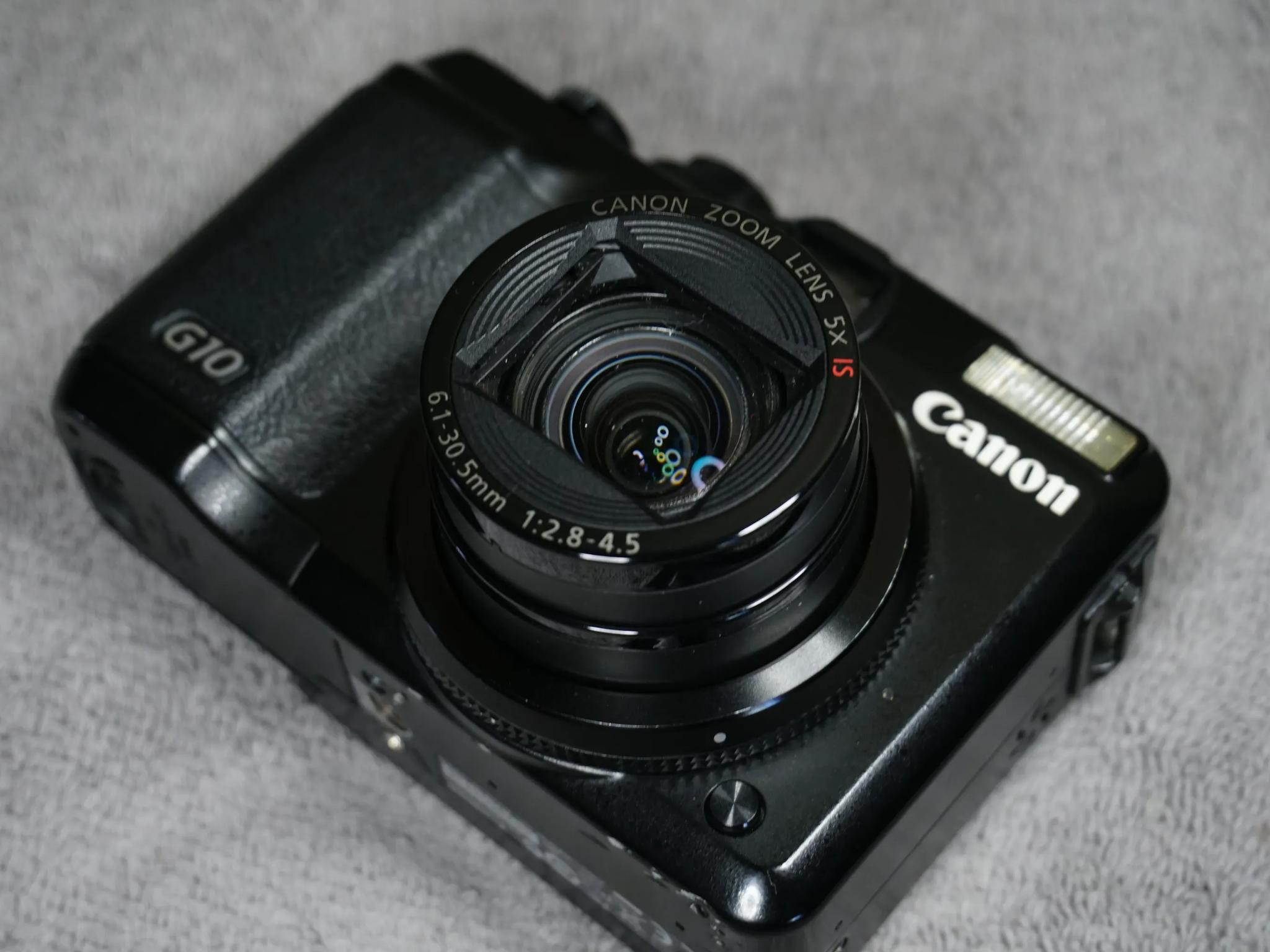 Canon PowerShot G10 14.7MP Digital Camera WITH 2 Batteries & Charger