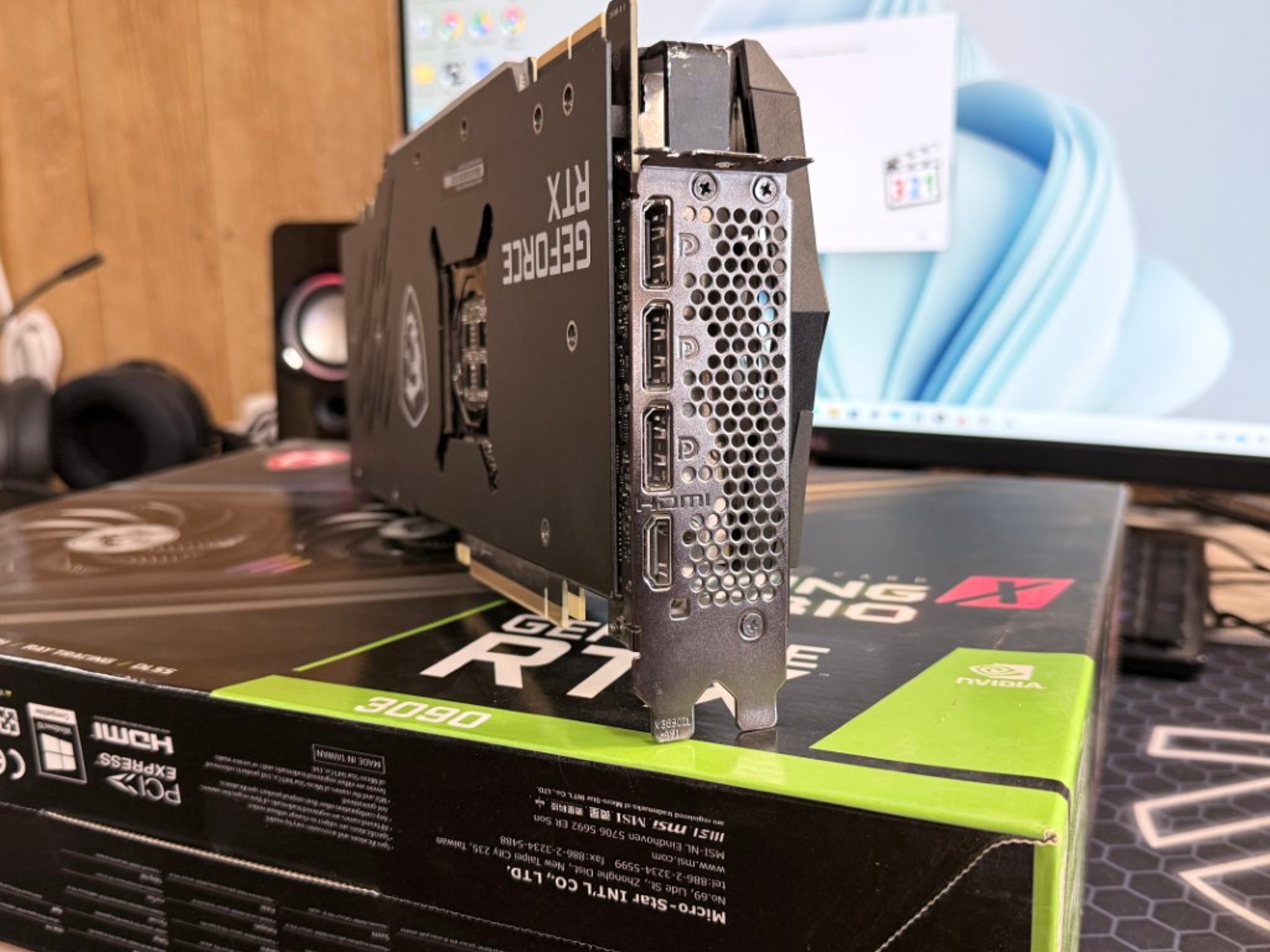 Gigabyte GeForce Gaming X Trio RTX 3090 24GB - With box and Support Bracket