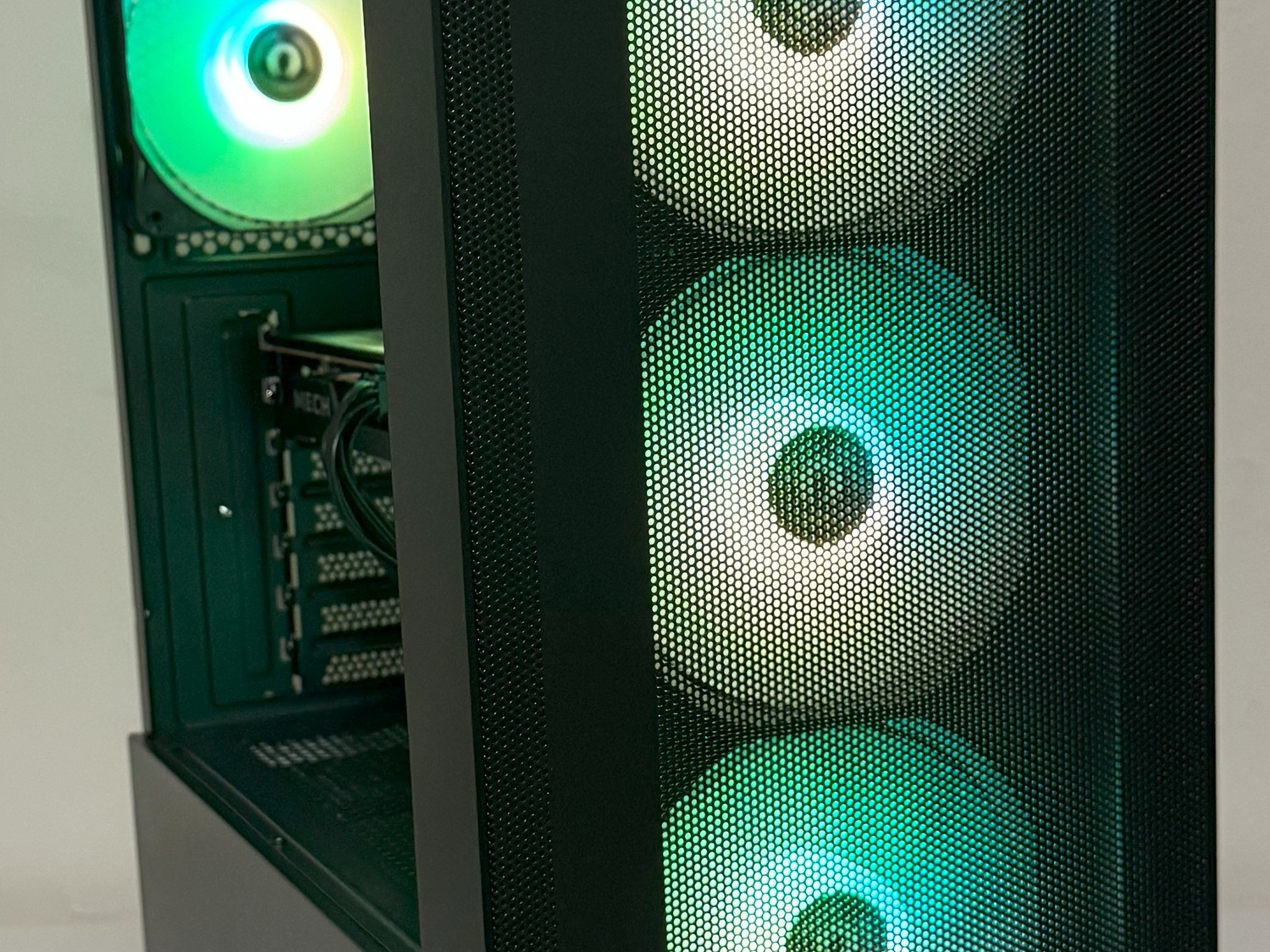 AMD Ryzen 5 5600GT Gaming PC Radeon RX 6500 XT MSI B550 32GB DDR4 1TB NVMe SSD Thermaltake ARGB Case