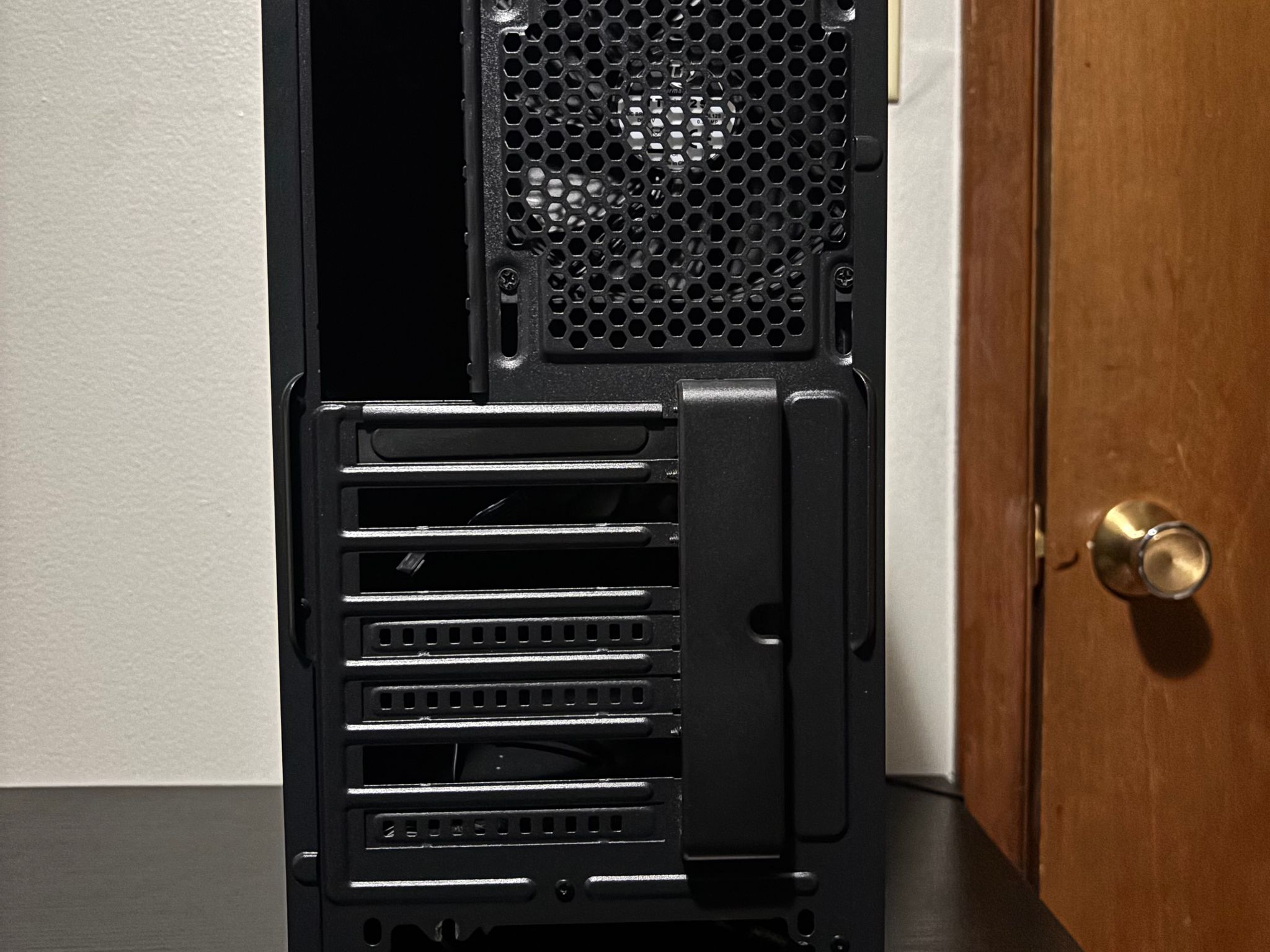 Thermaltake V100 Perforated (Black - No Panel)