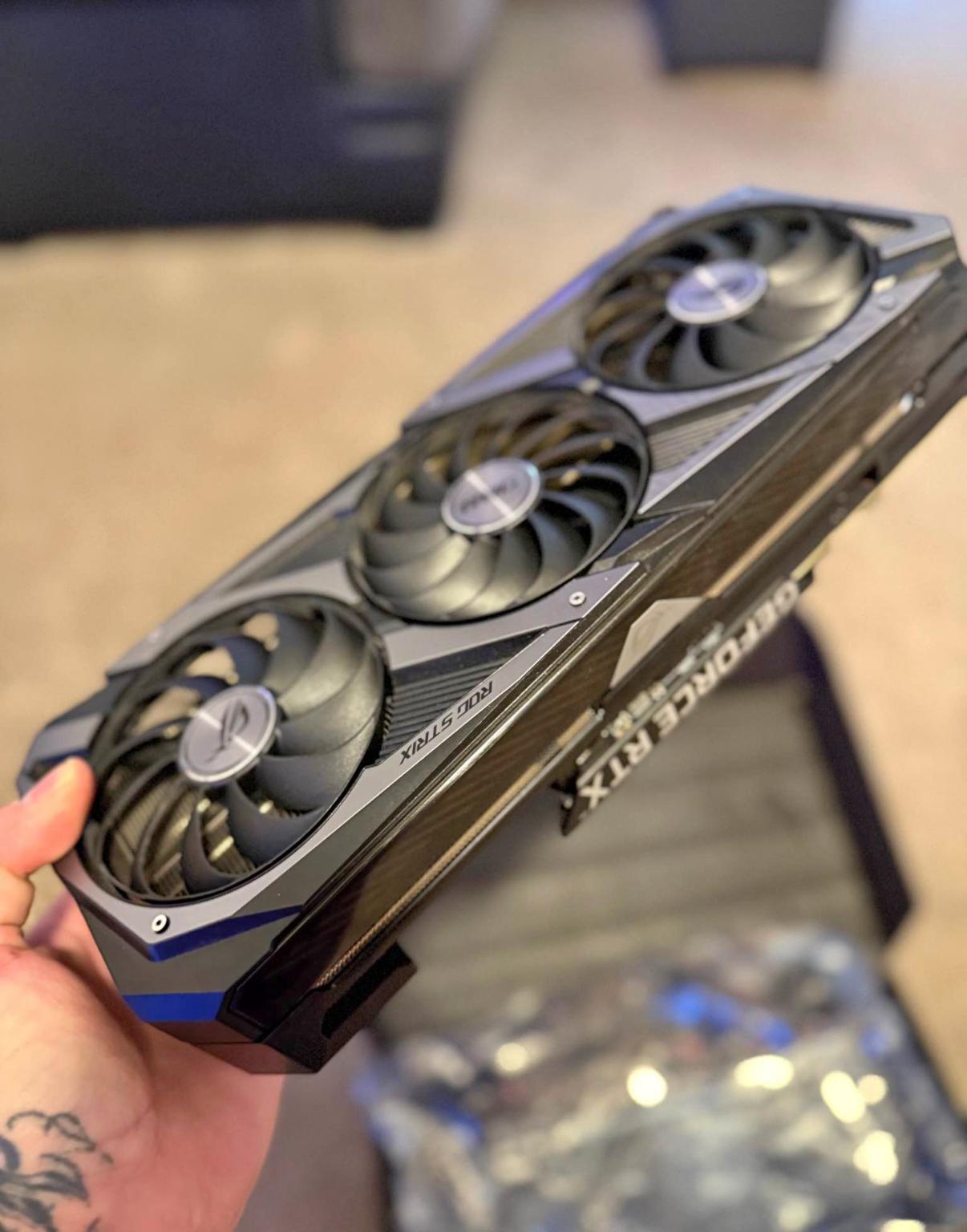 ASUS ROG Strix GeForce RTX 3070 OC - Image 1