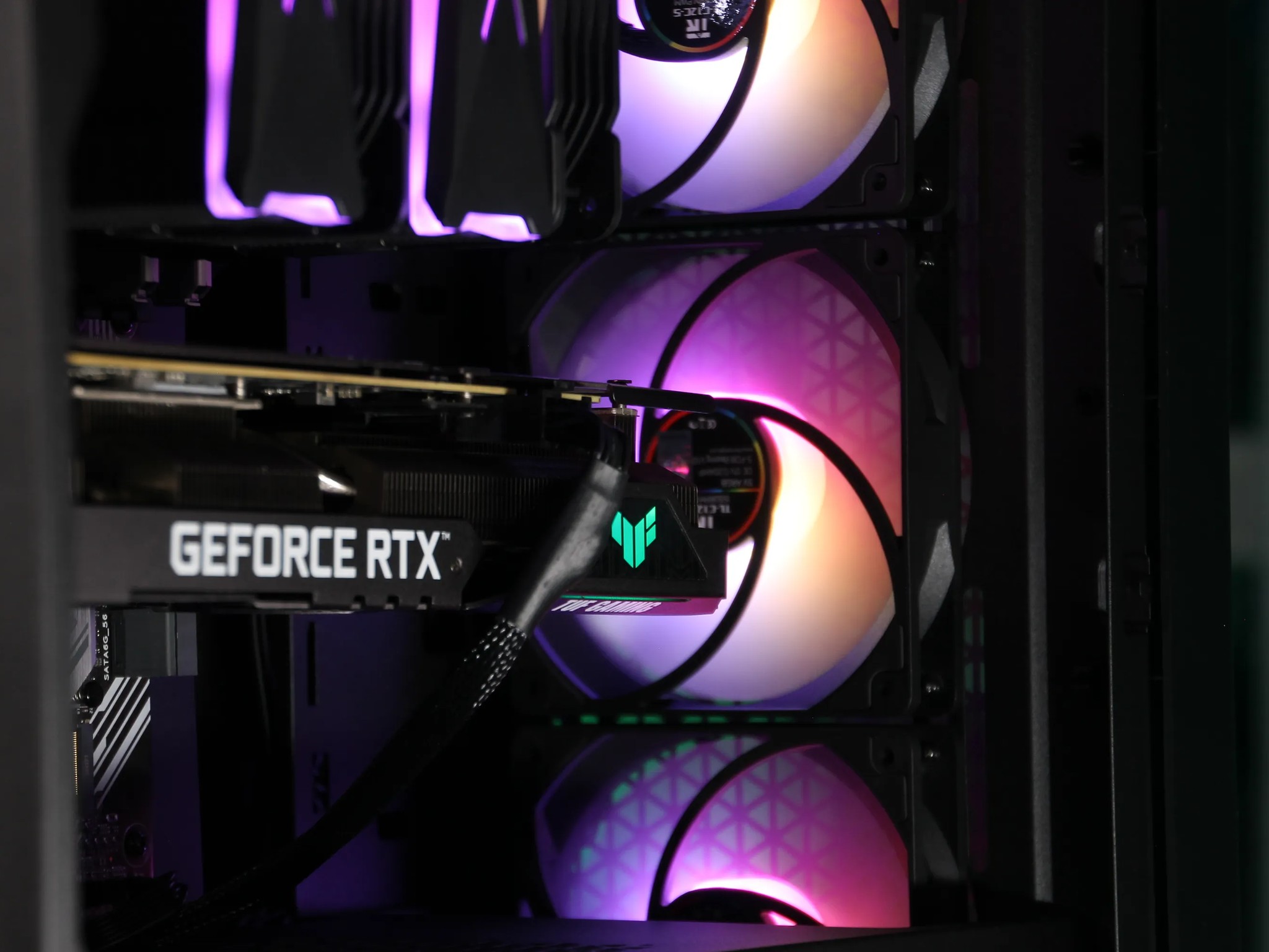 𝙃𝘼𝙕𝙀𝙀 // Ryzen 7 3700X, RTX 3060 Ti // Mid-range Gaming PC