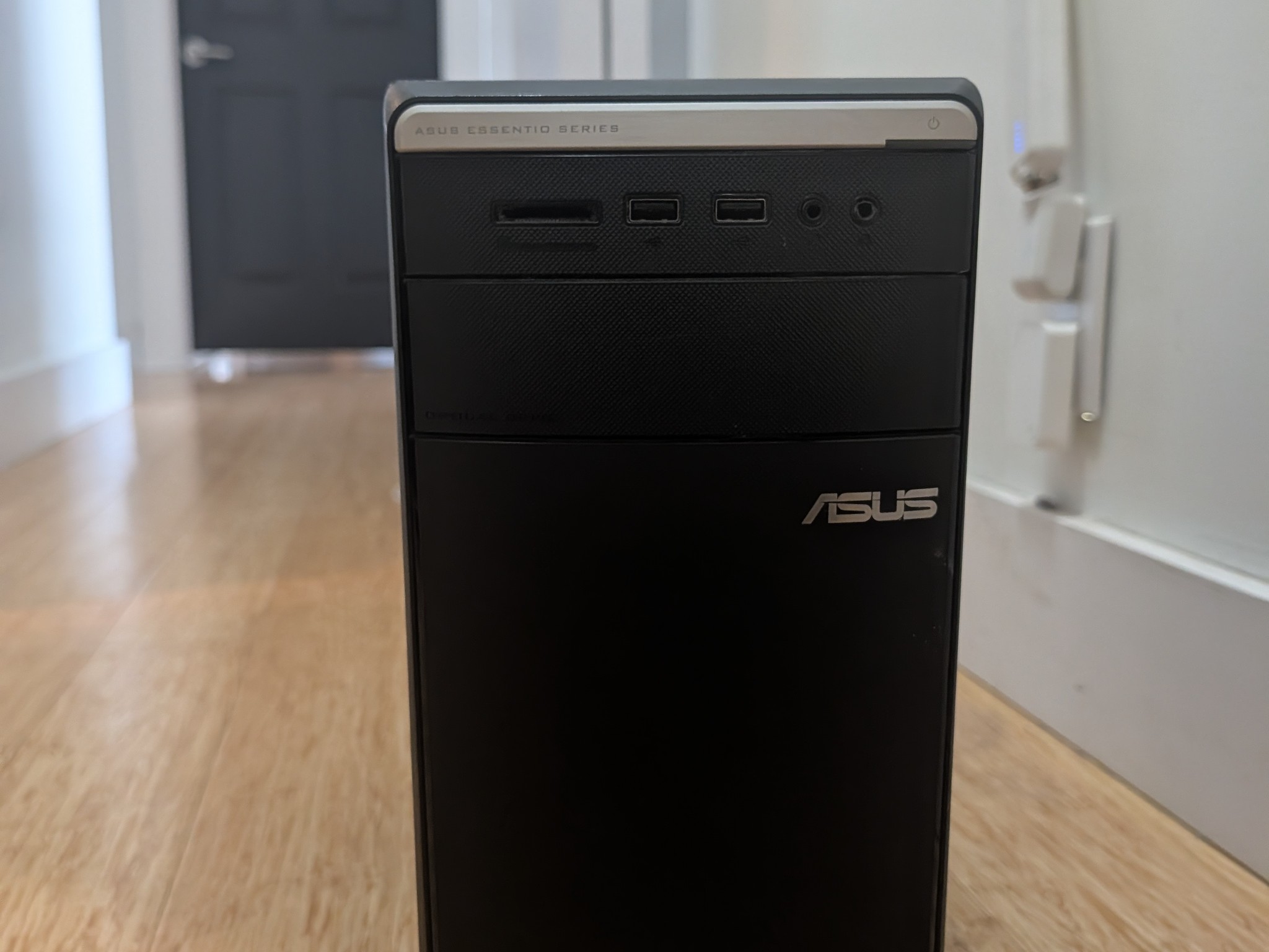 Custom ASUS Gaming PC | RX 580 8GB | I7 6700K | 16GB DDR4 | 512GB SATA SSD |