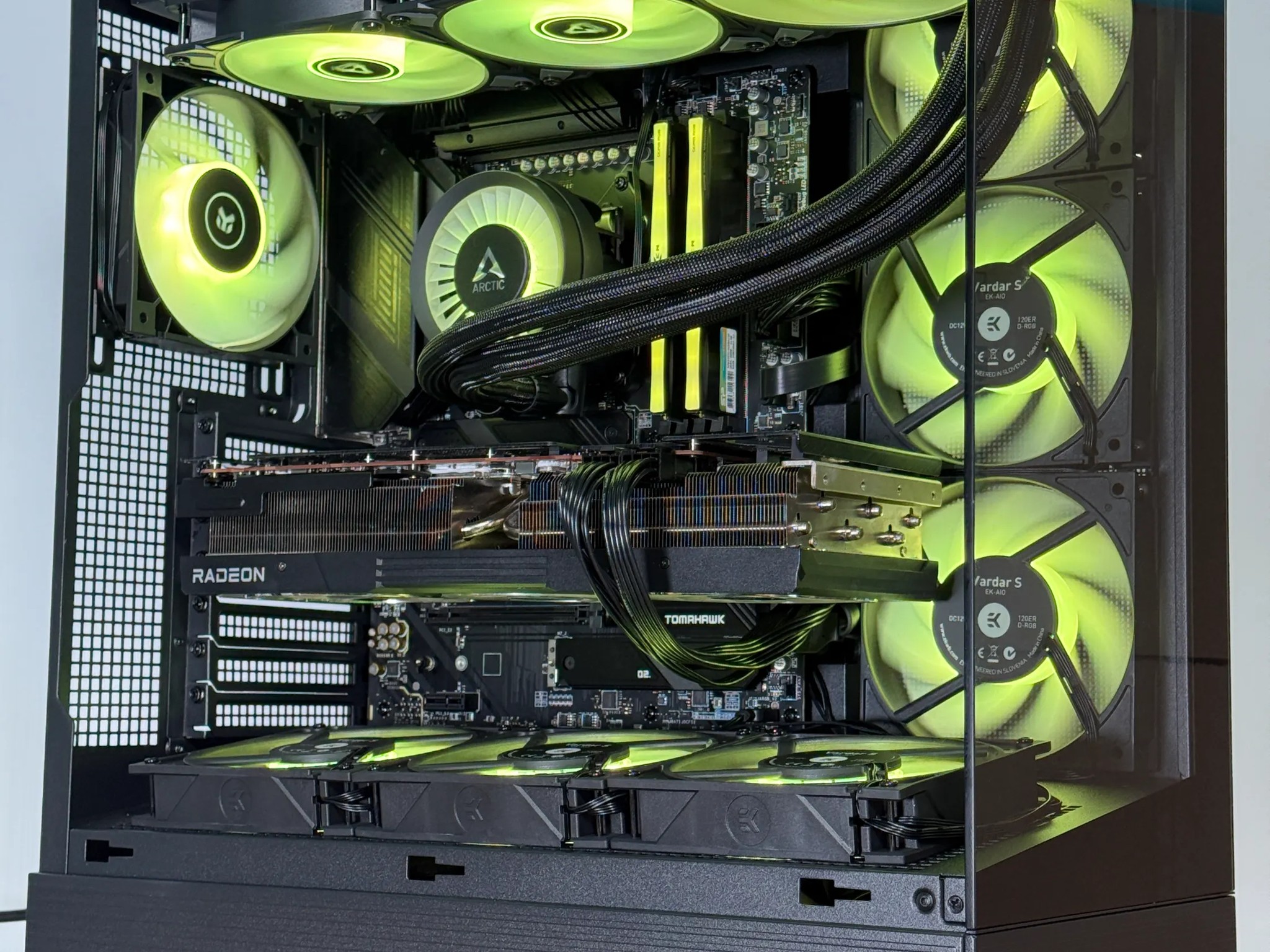 RX 7900XTX Ryzen 9 9900x High End Gaming PC