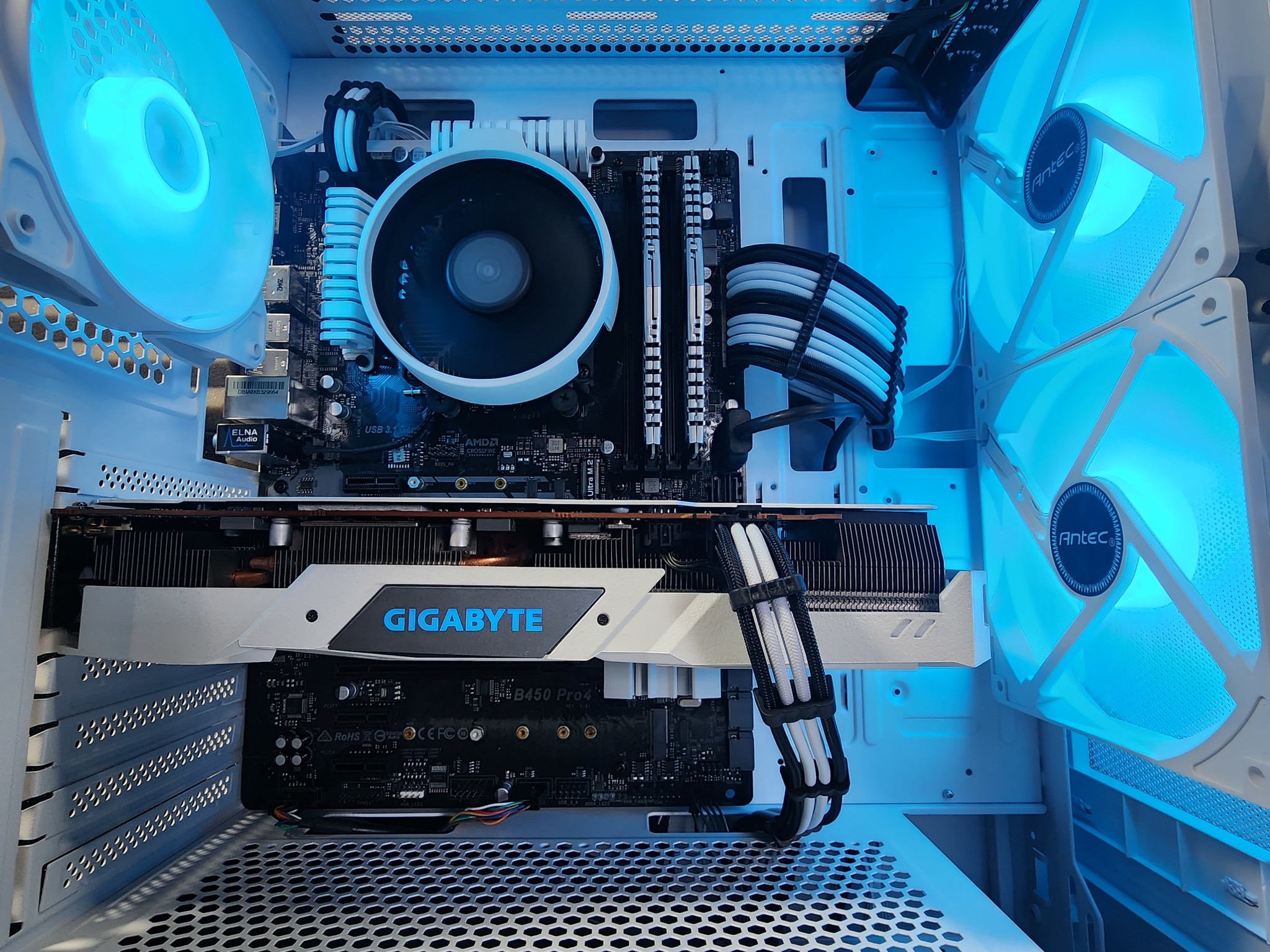 🧊🤍🧊 AMD Ryzen 7 1700 // Gigabyte Radeon RX 5700 8GB // XPG Z1 16GB 3200MHz