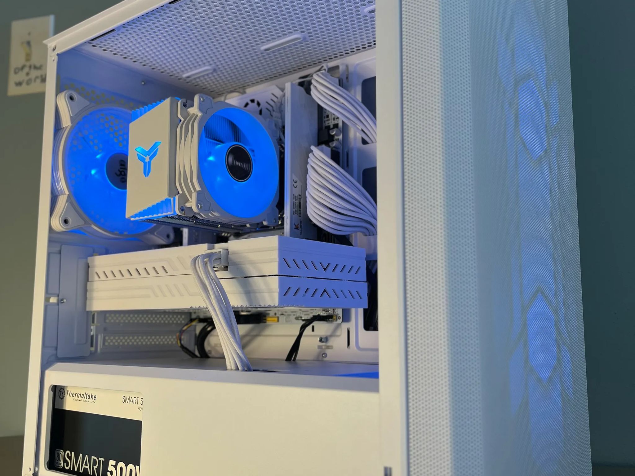 ⚪⚪ White Gaming PC⚪AMD RX 580 8GB⚪Intel i7 5930k⚪16GB DDR4⚪500GB NVME