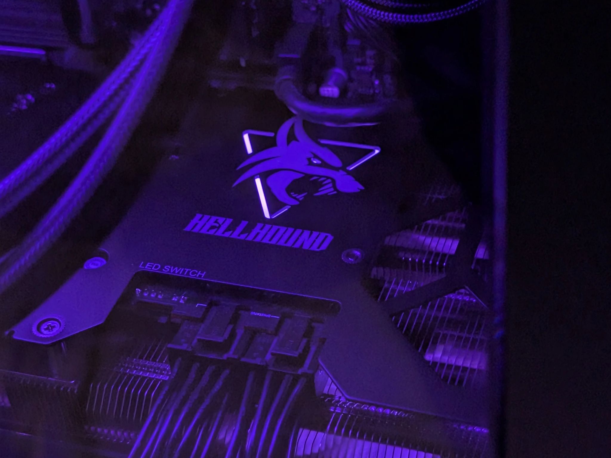 Fractal North Wood Gaming RGB PC - Ryzen 5 7600X / Radeon RX 7700XT 12GB / 32GB DDR5 / 2TB SSD / AIO